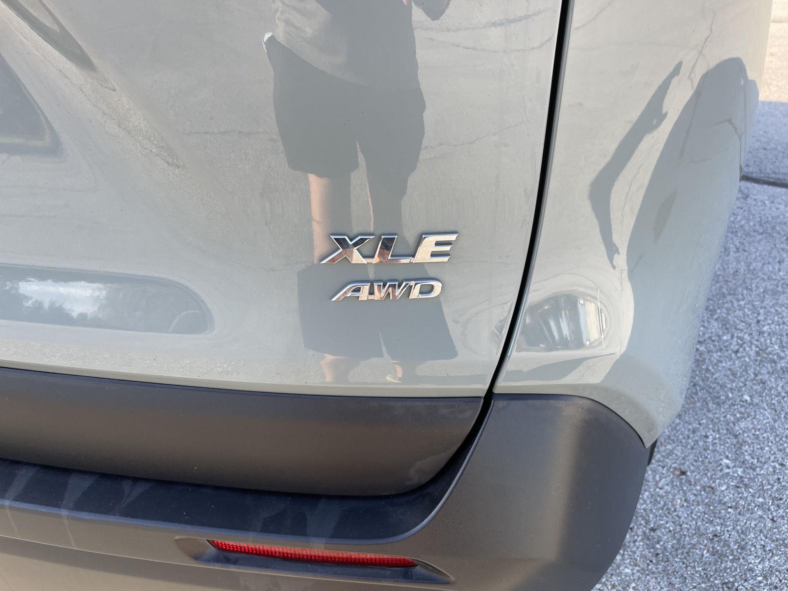 Vehicle photo 38