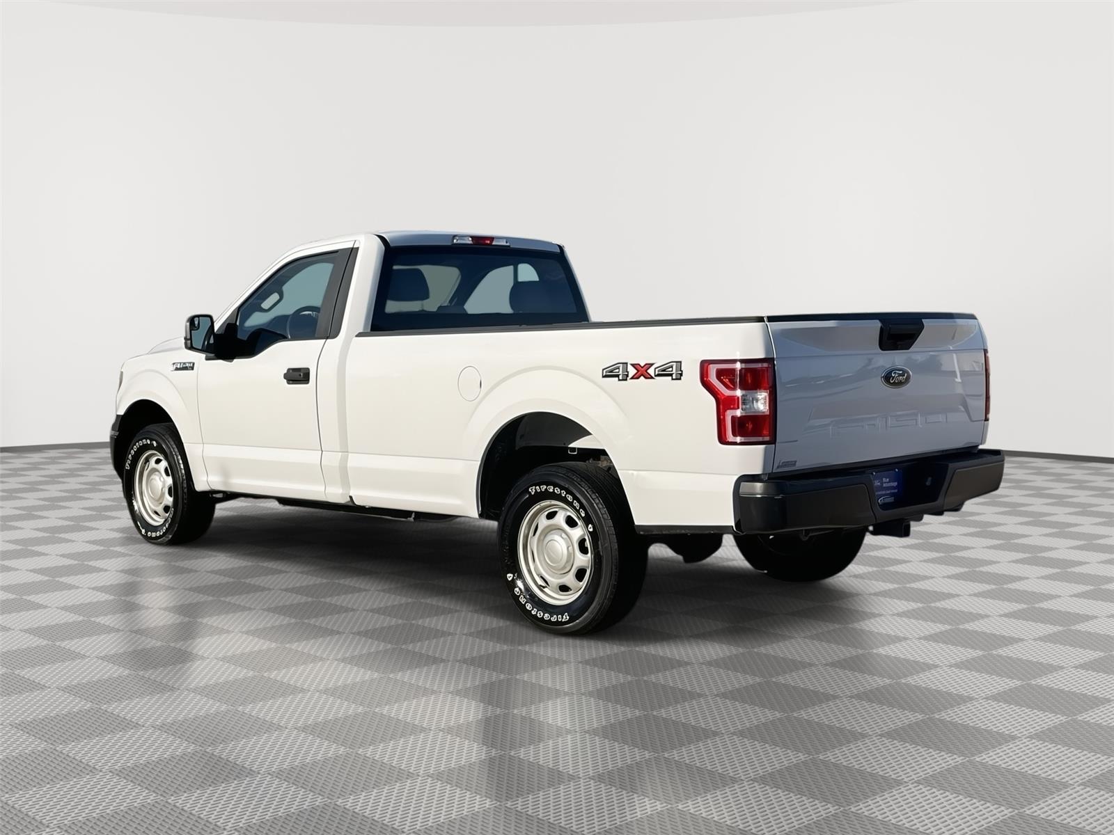 Vehicle photo 9