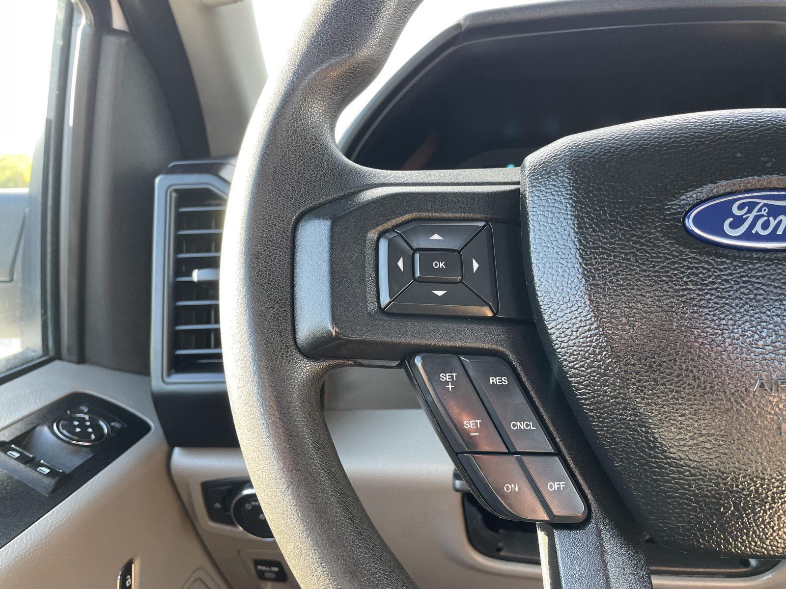 Vehicle photo 12