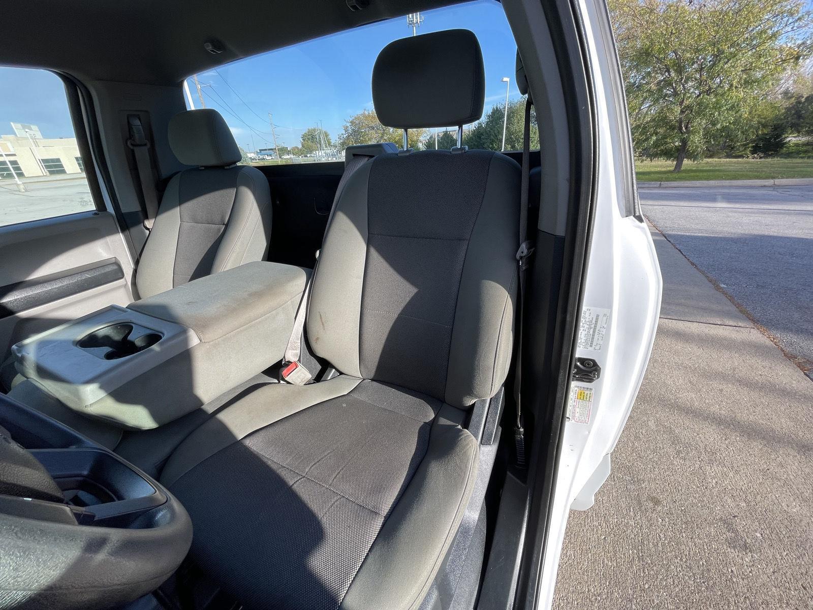 Vehicle photo 17