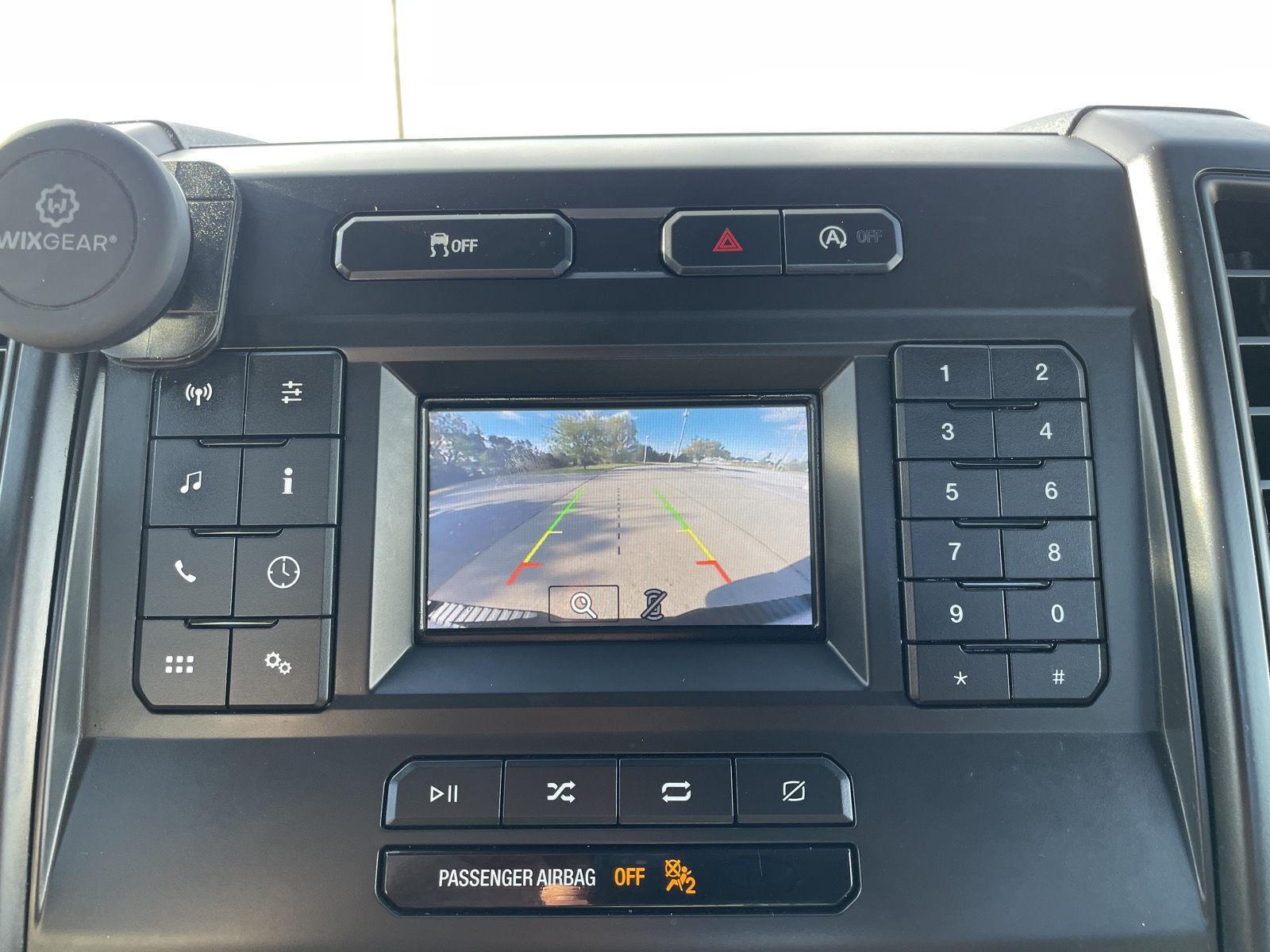 Vehicle photo 21