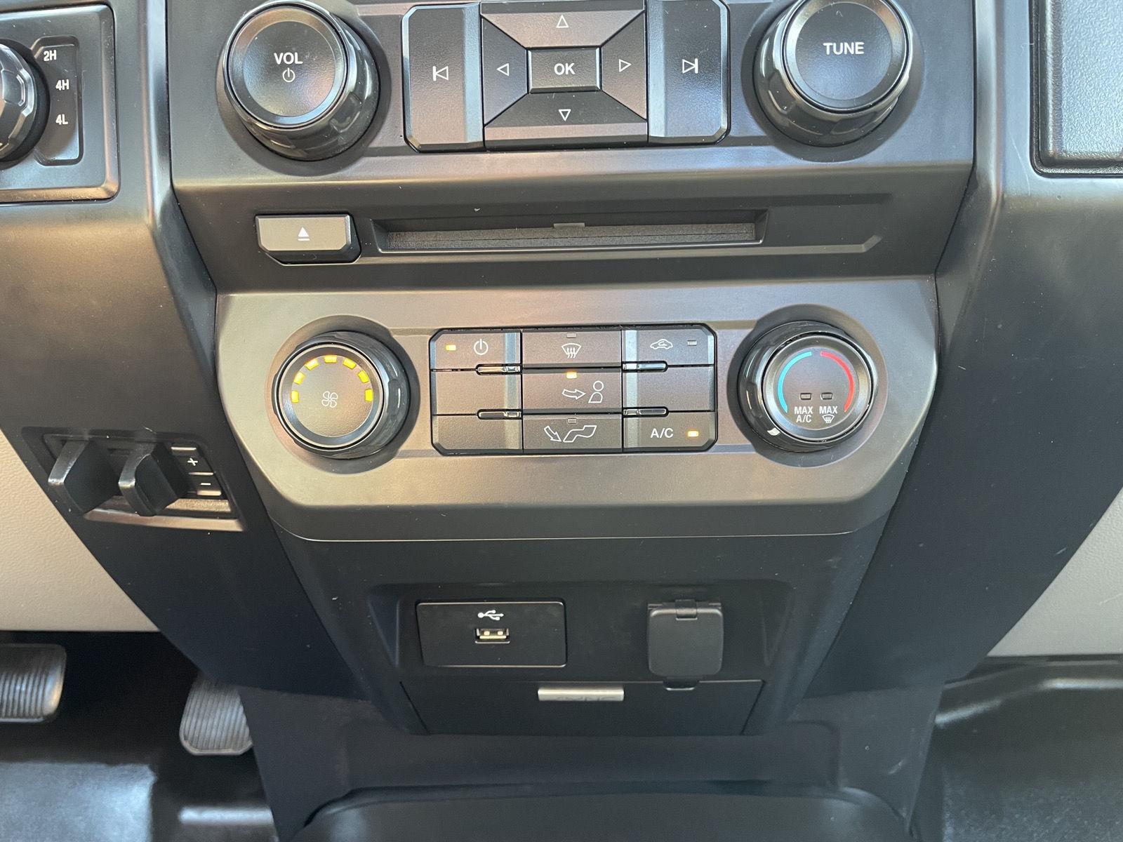Vehicle photo 23