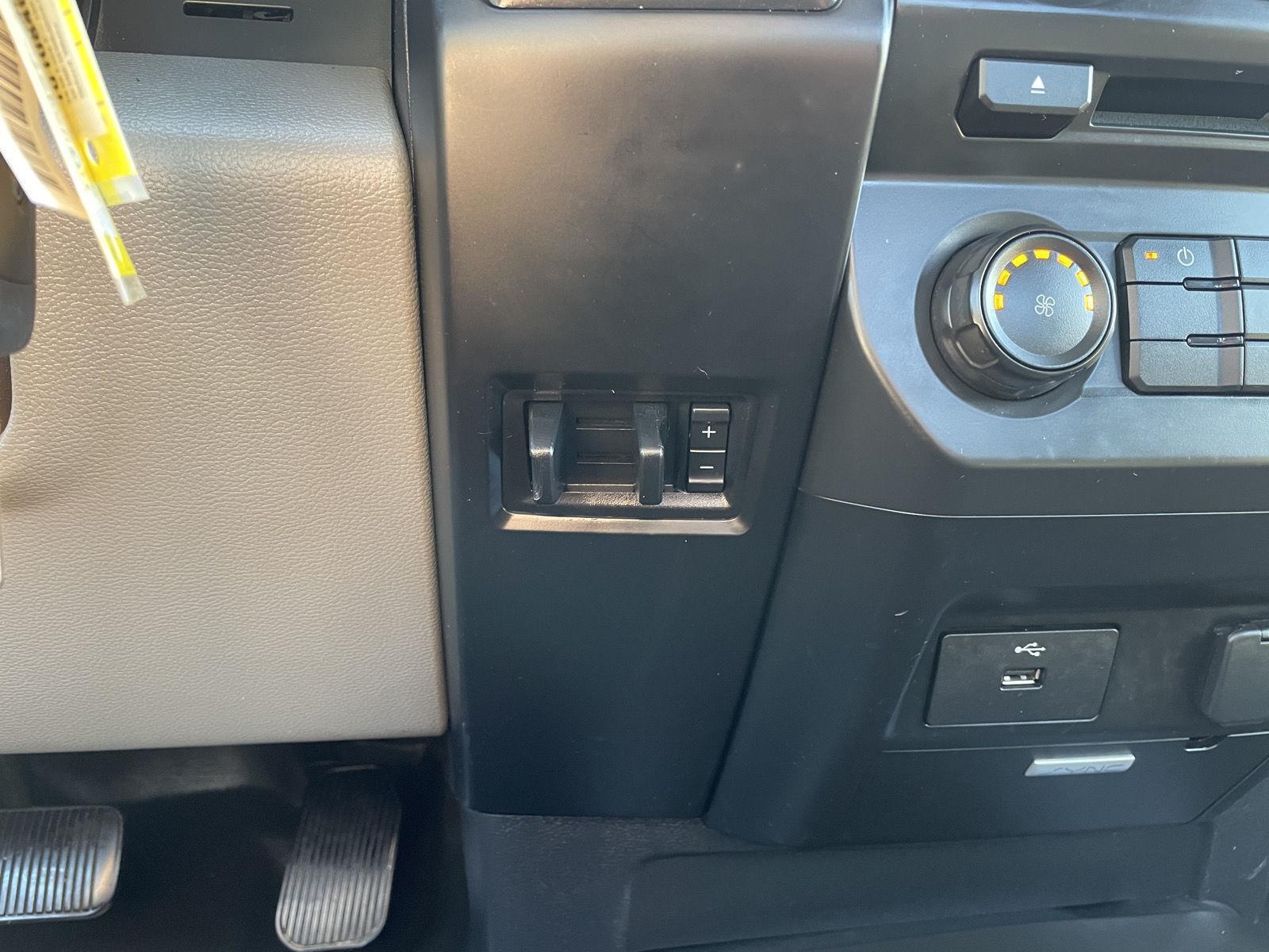 Vehicle photo 26
