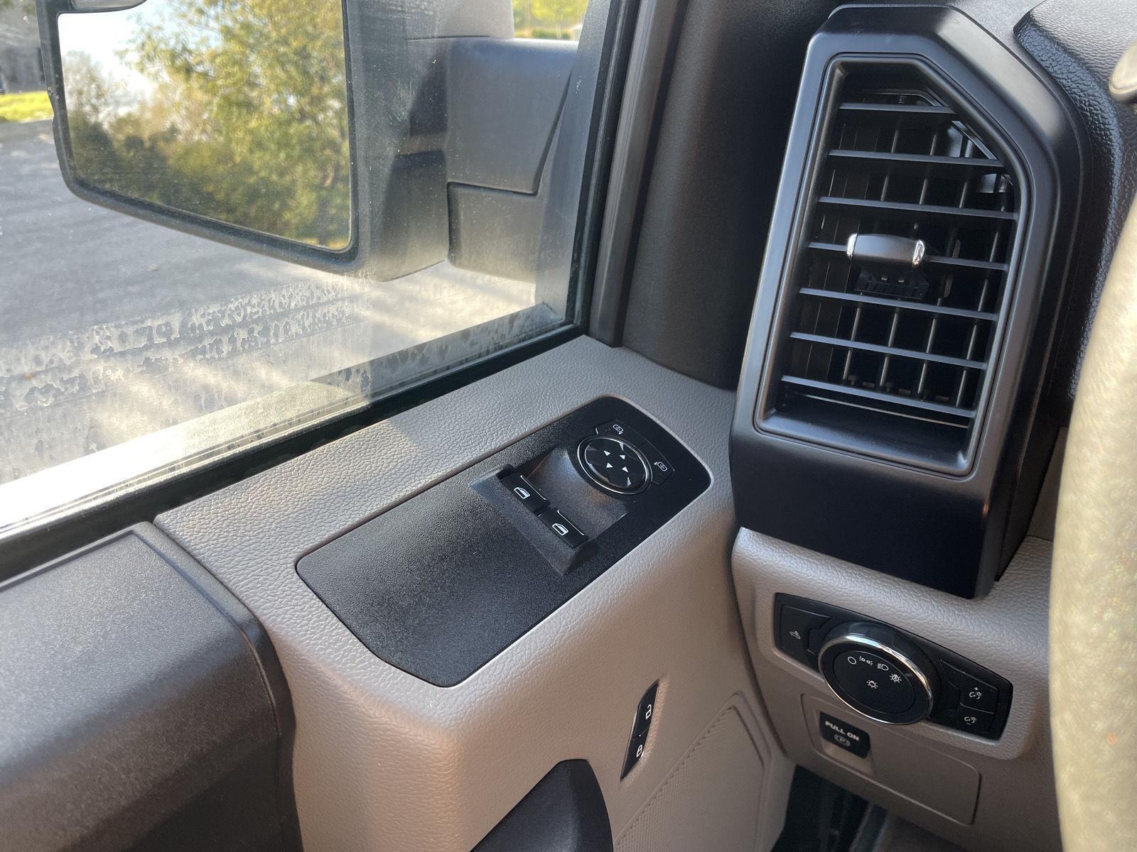 Vehicle photo 27