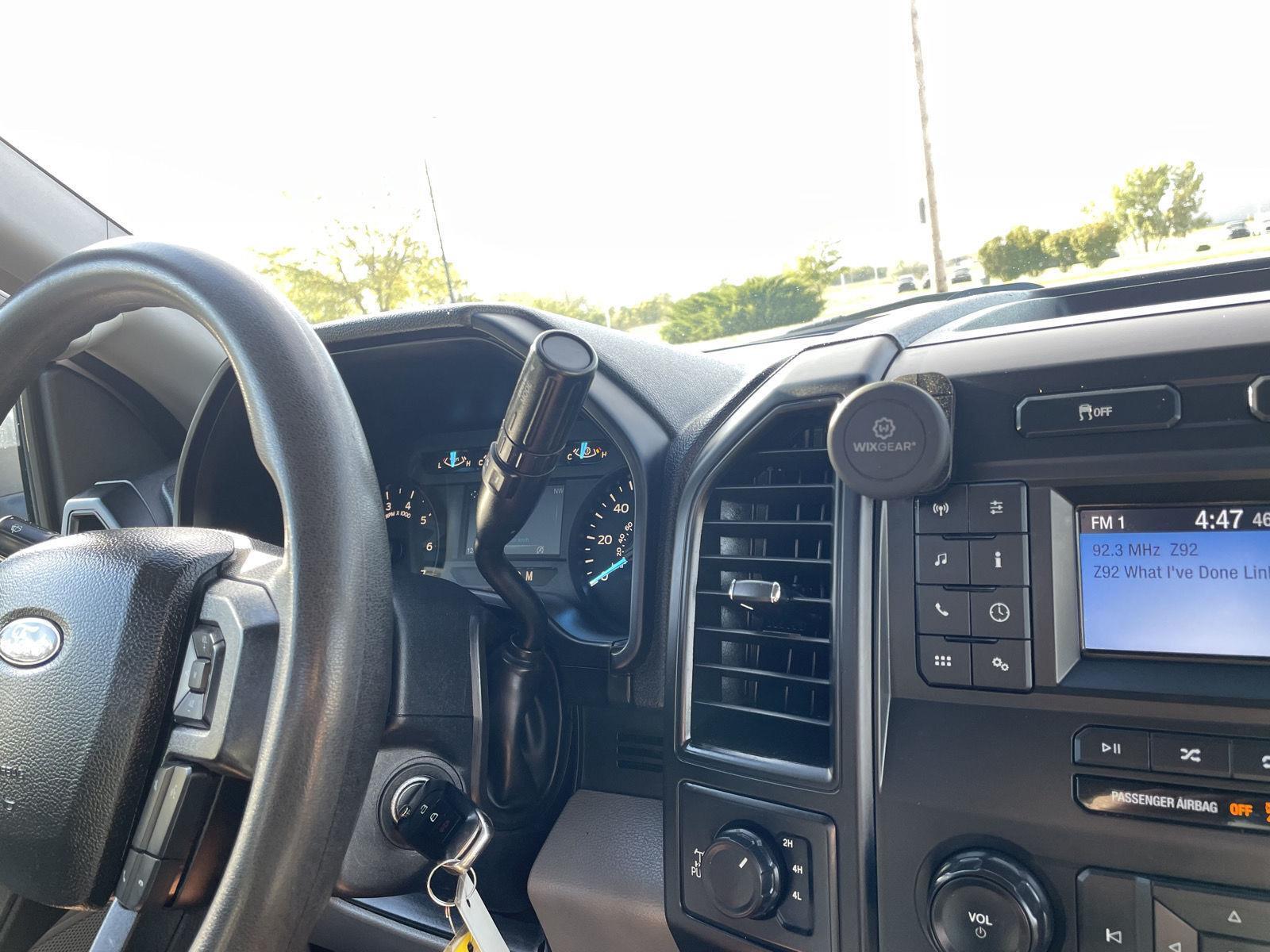 Vehicle photo 28