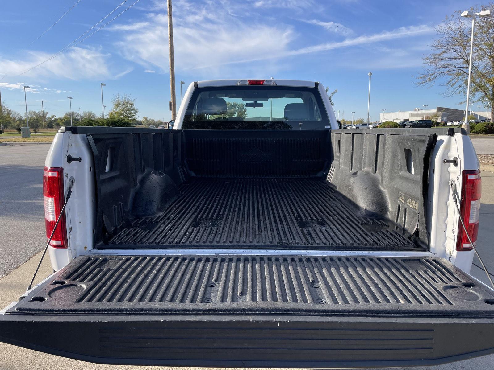 Vehicle photo 32