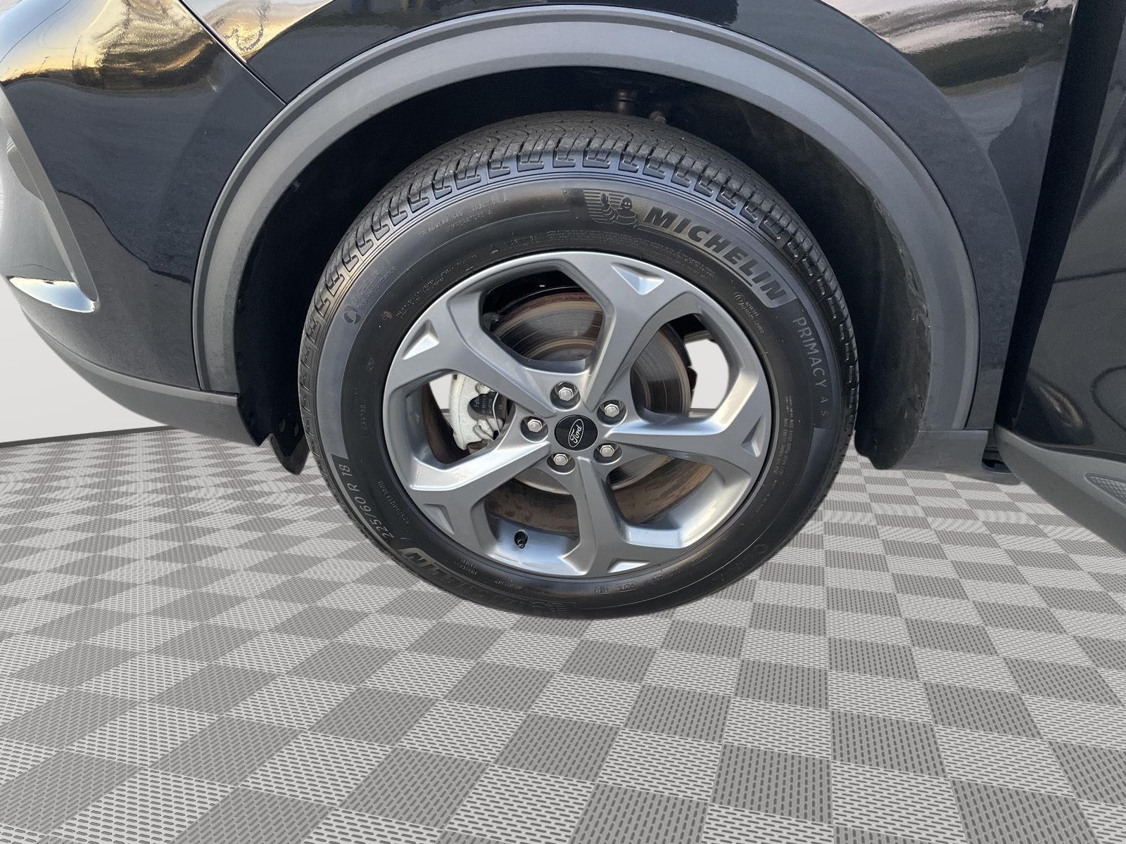Vehicle photo 10