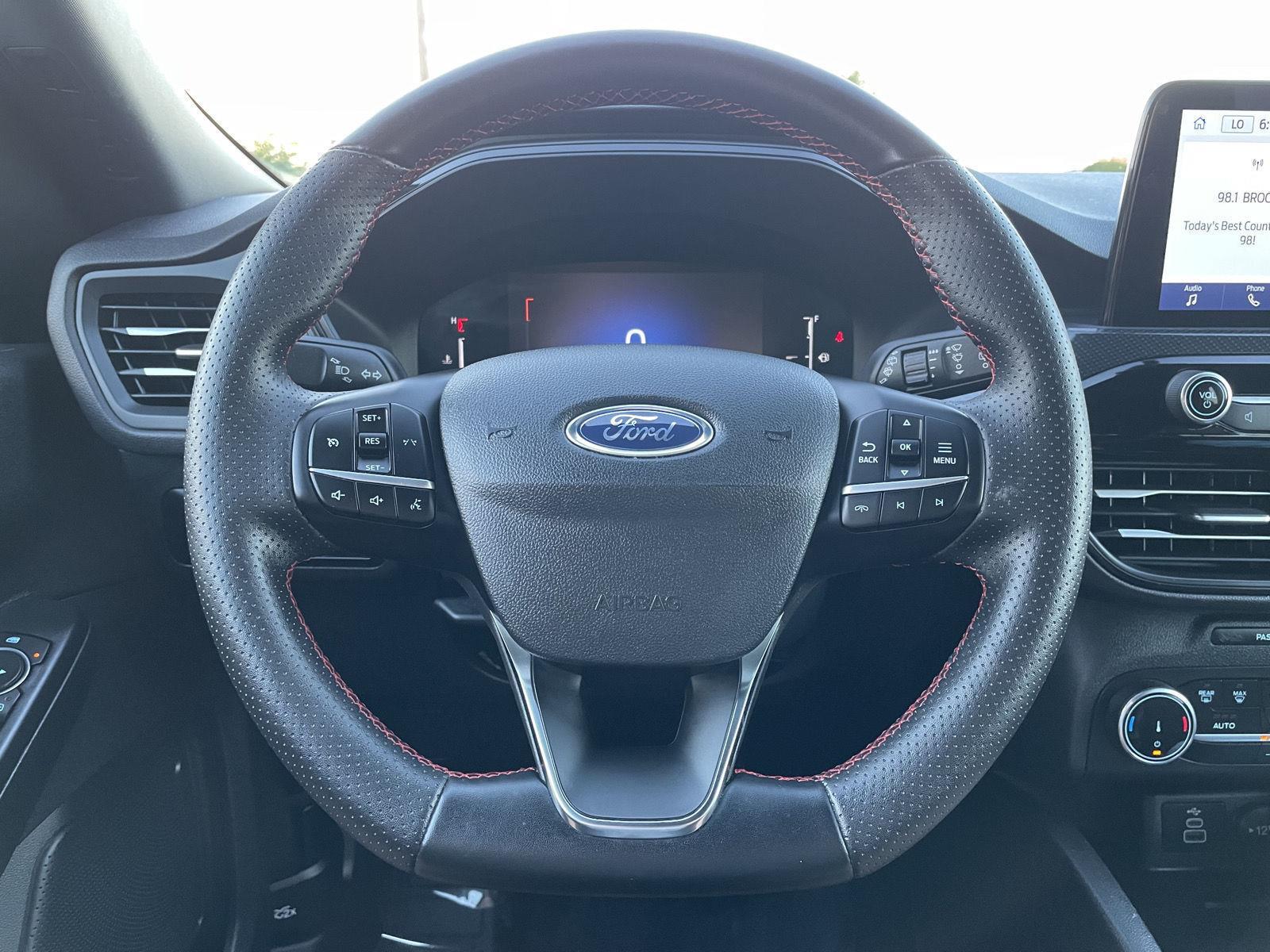 Vehicle photo 12