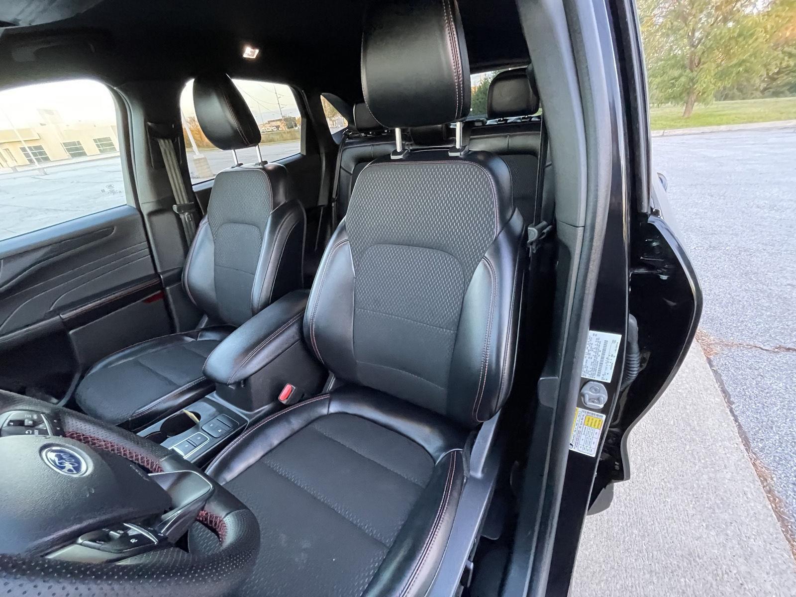 Vehicle photo 17