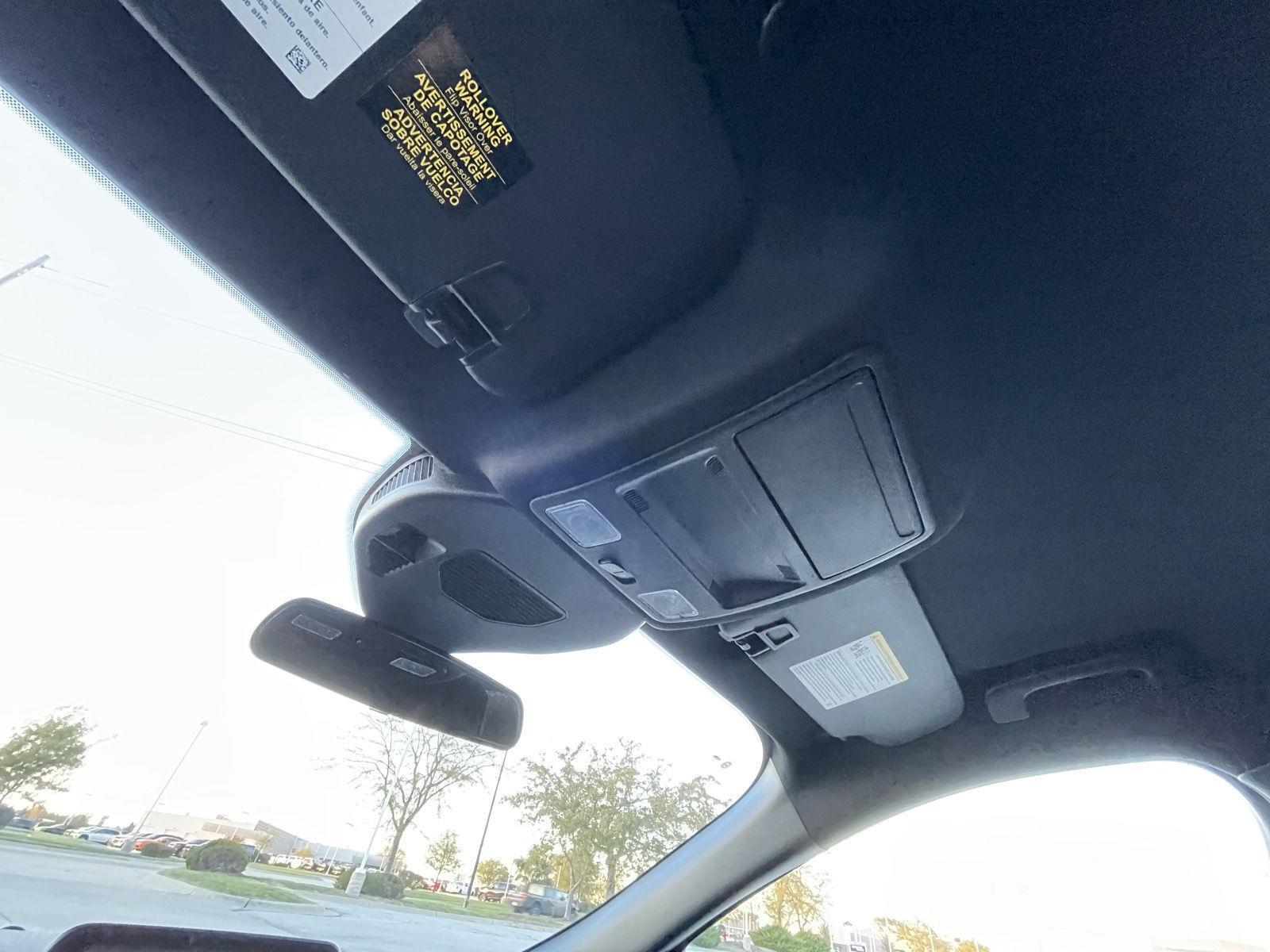 Vehicle photo 21