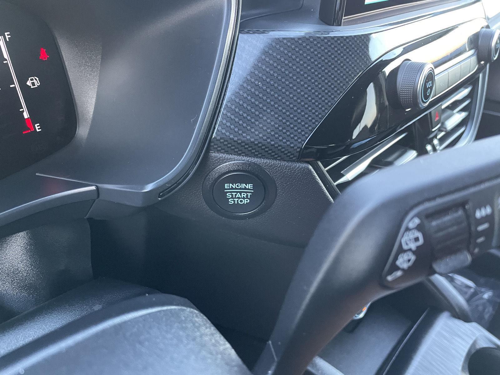 Vehicle photo 24