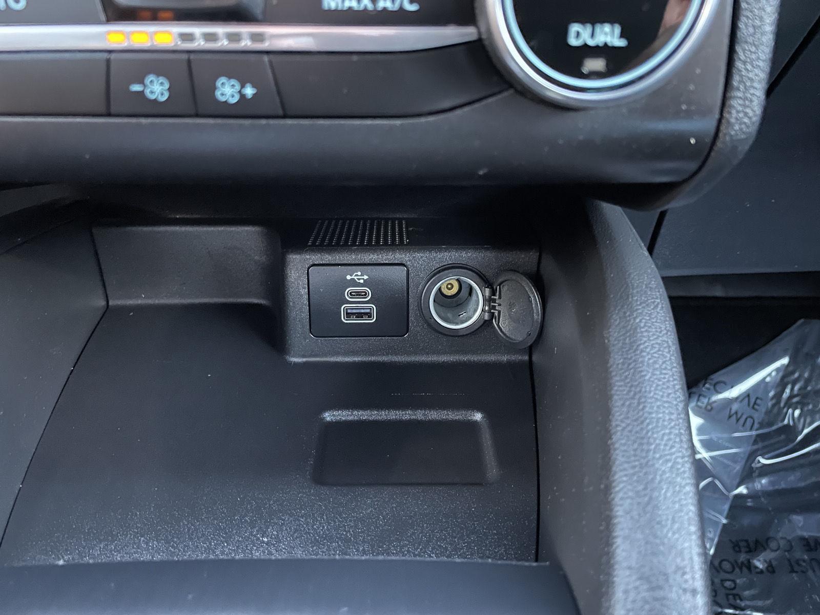 Vehicle photo 26