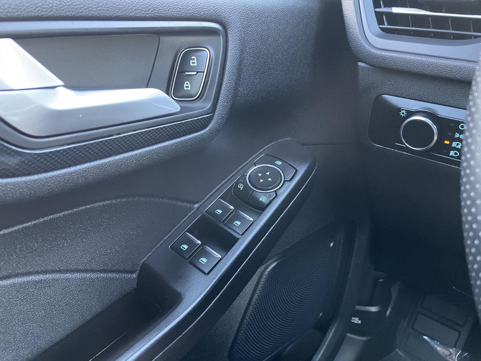 Vehicle photo 28