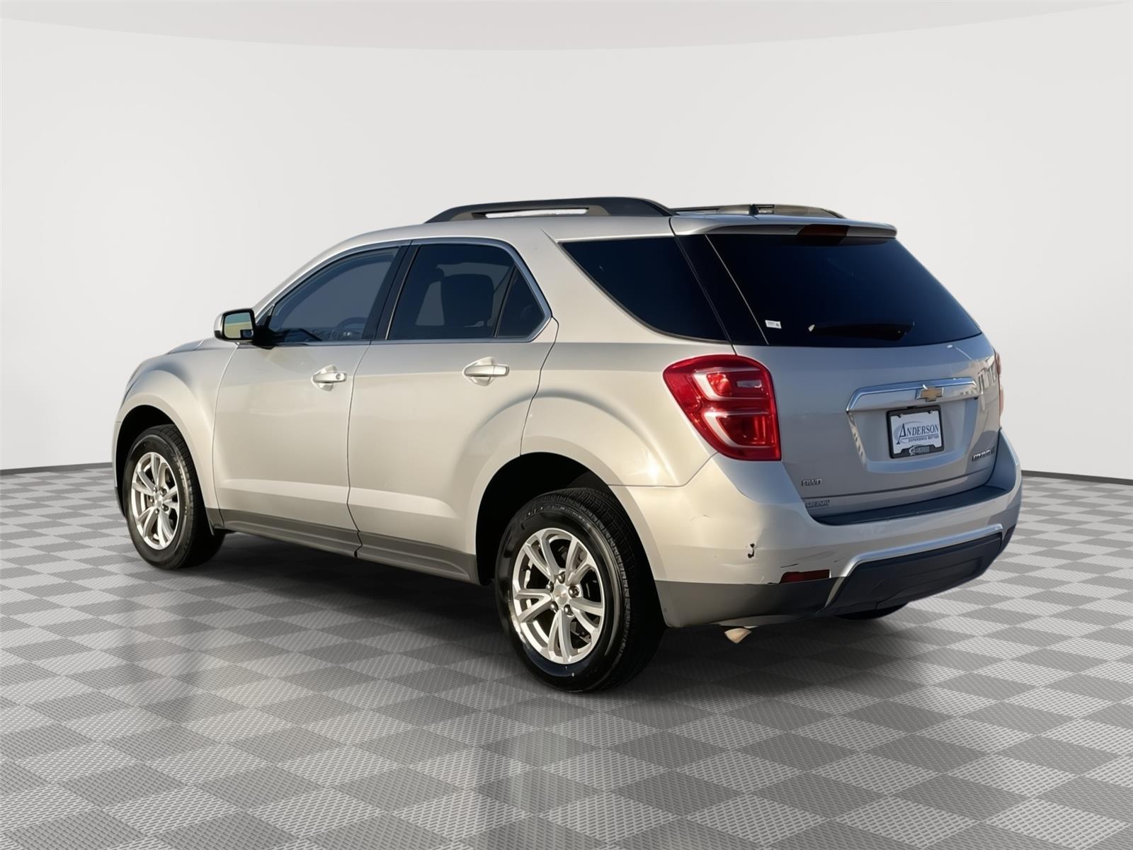 Vehicle photo 9