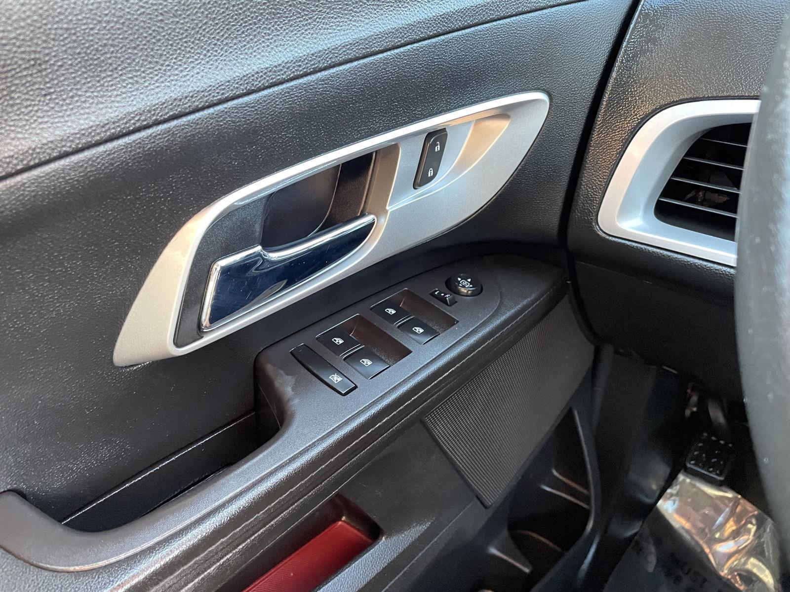 Vehicle photo 26