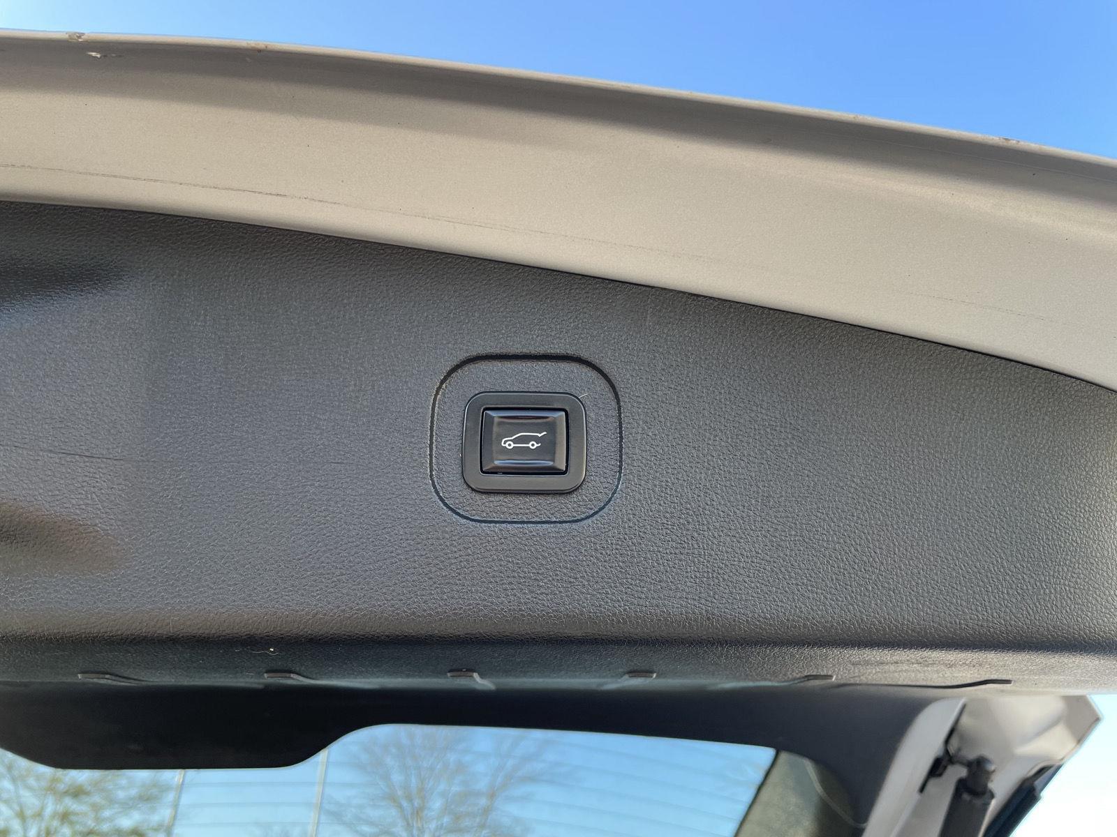 Vehicle photo 33