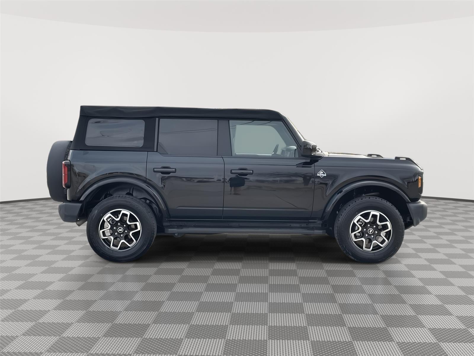 Vehicle photo 6
