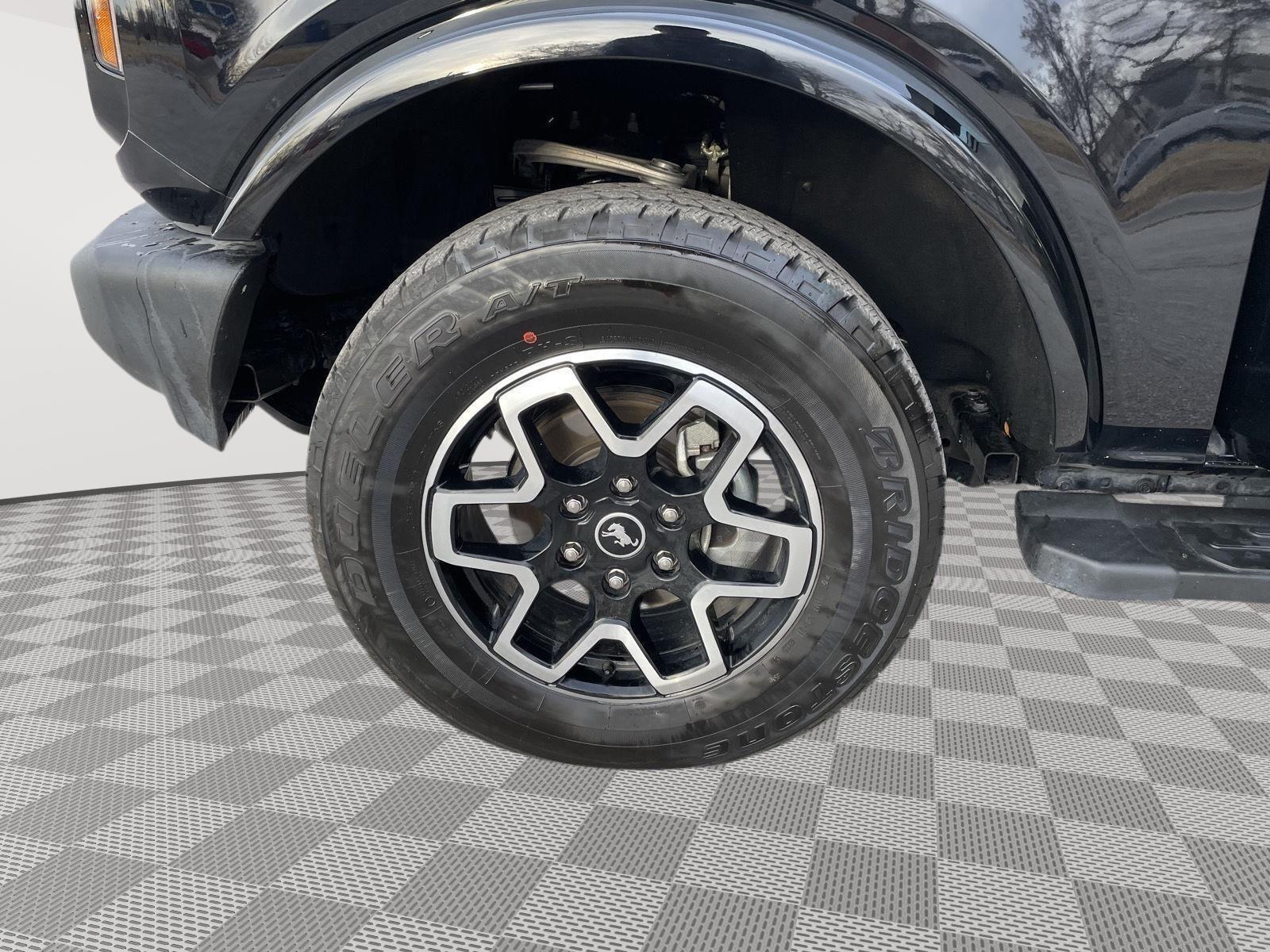 Vehicle photo 10