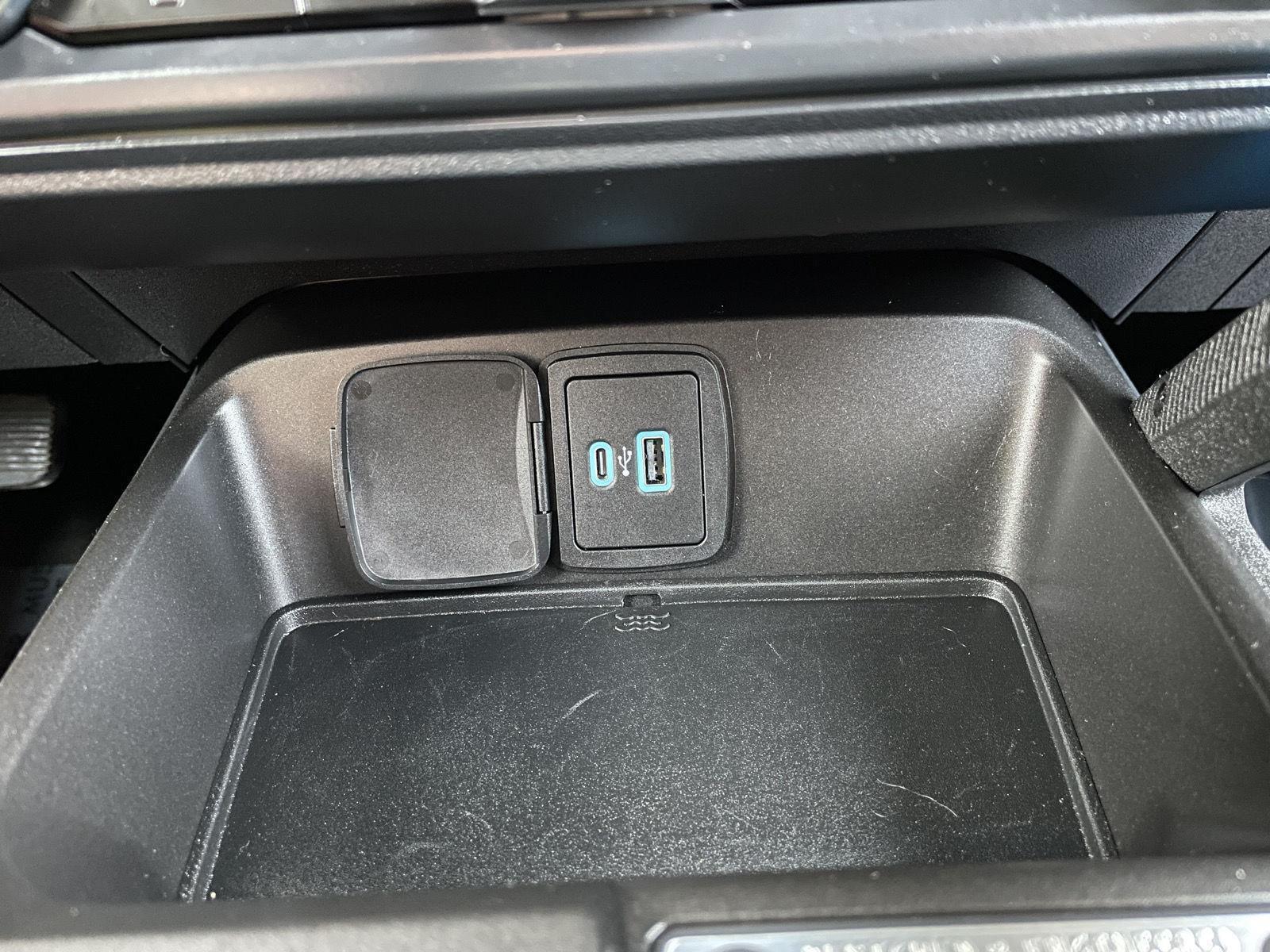 Vehicle photo 27