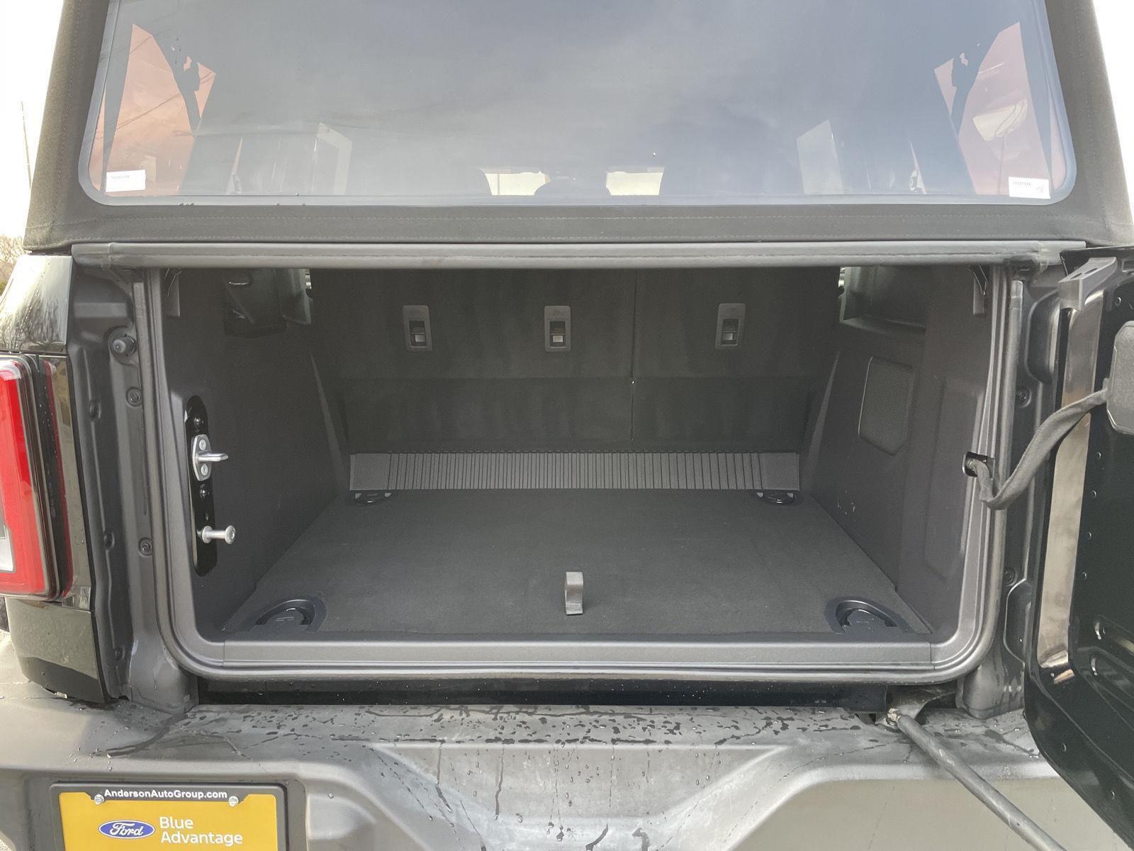 Vehicle photo 33