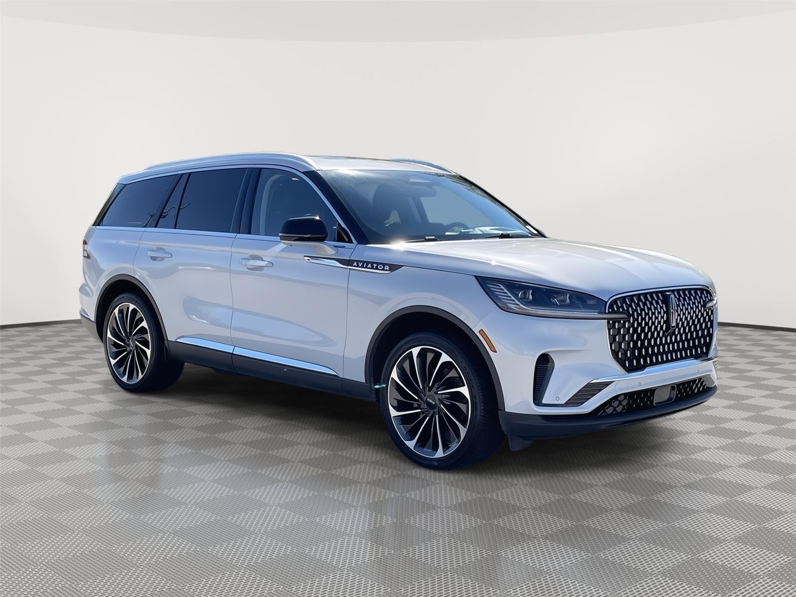 Vehicle photo 5