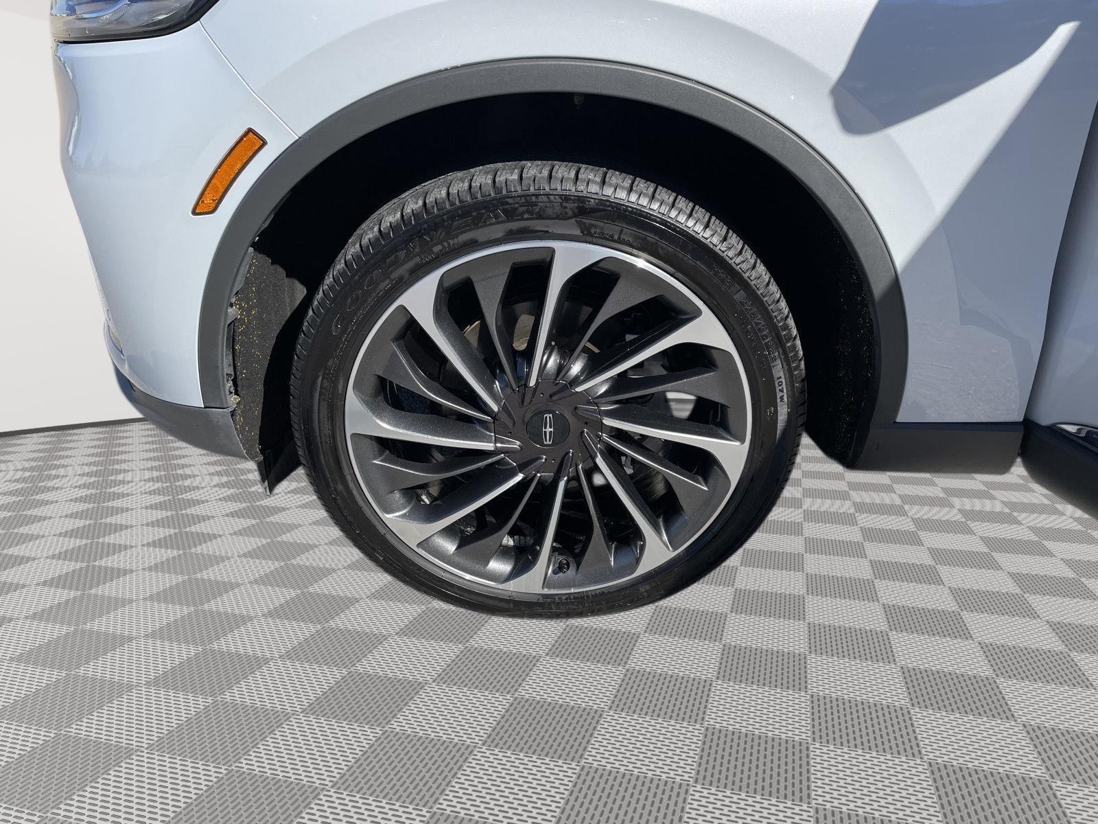 Vehicle photo 10
