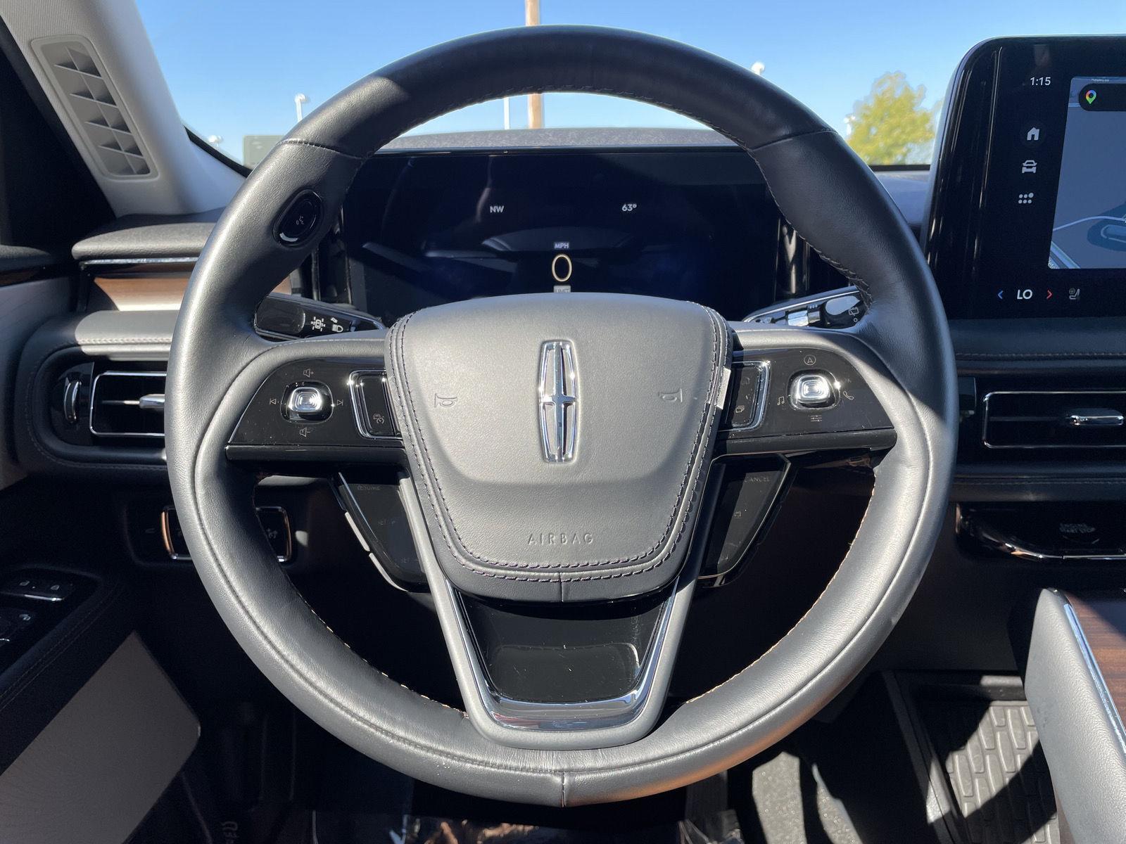 Vehicle photo 11