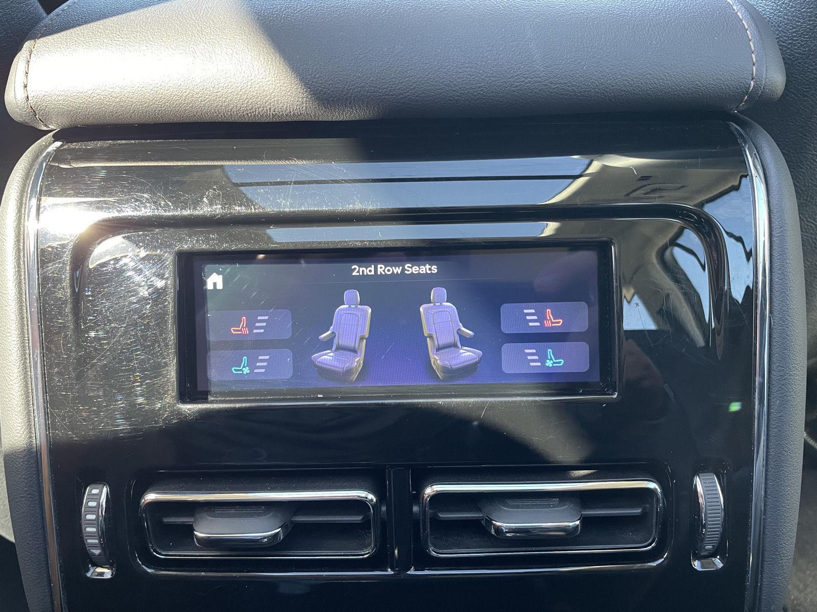 Vehicle photo 20