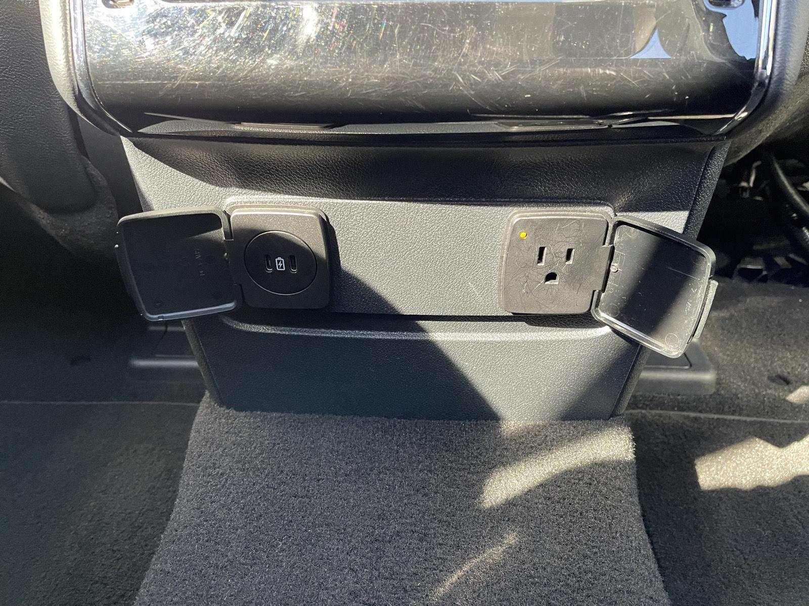 Vehicle photo 21