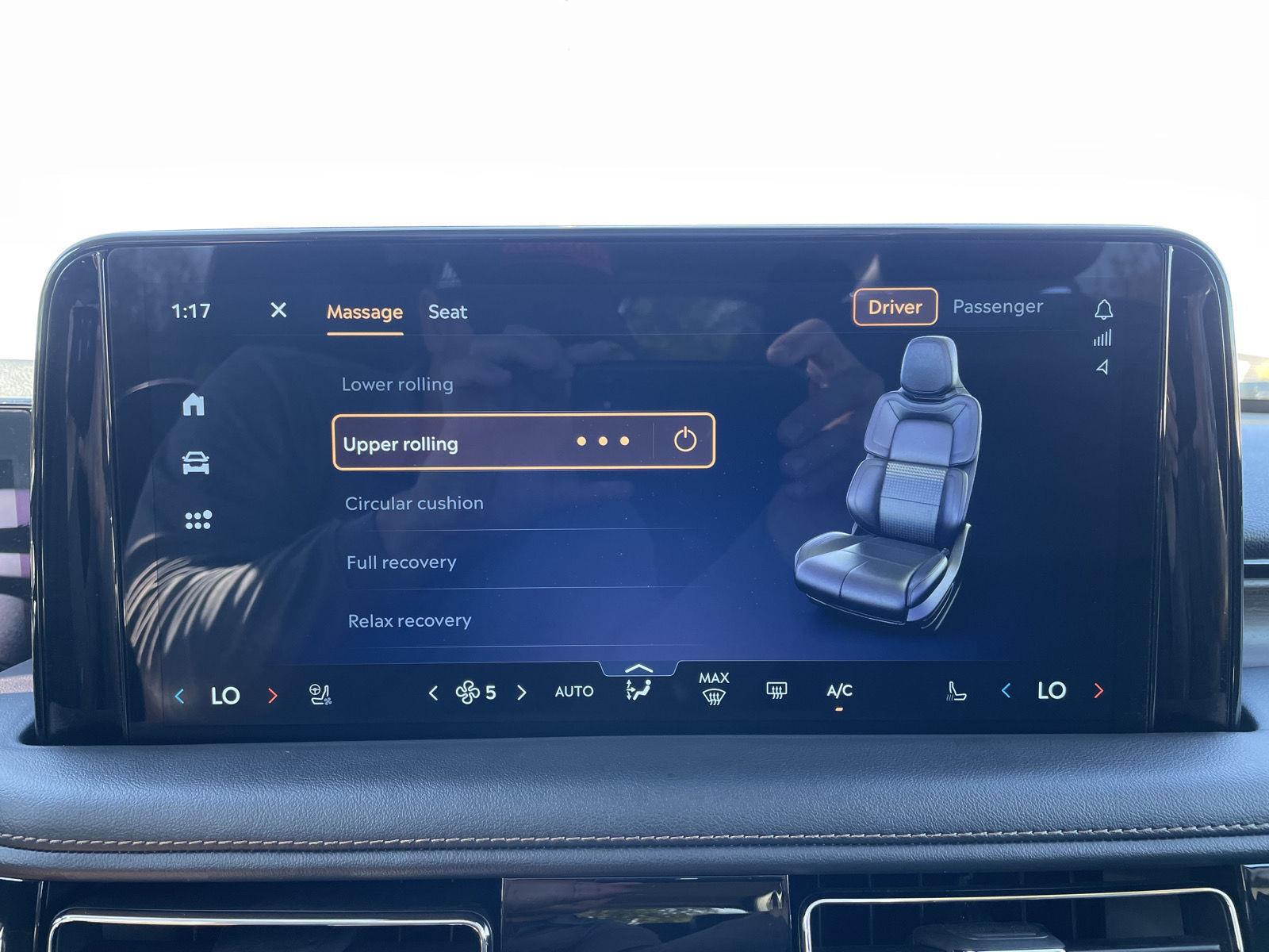 Vehicle photo 30