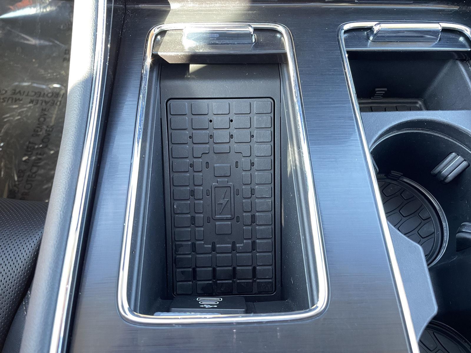 Vehicle photo 33