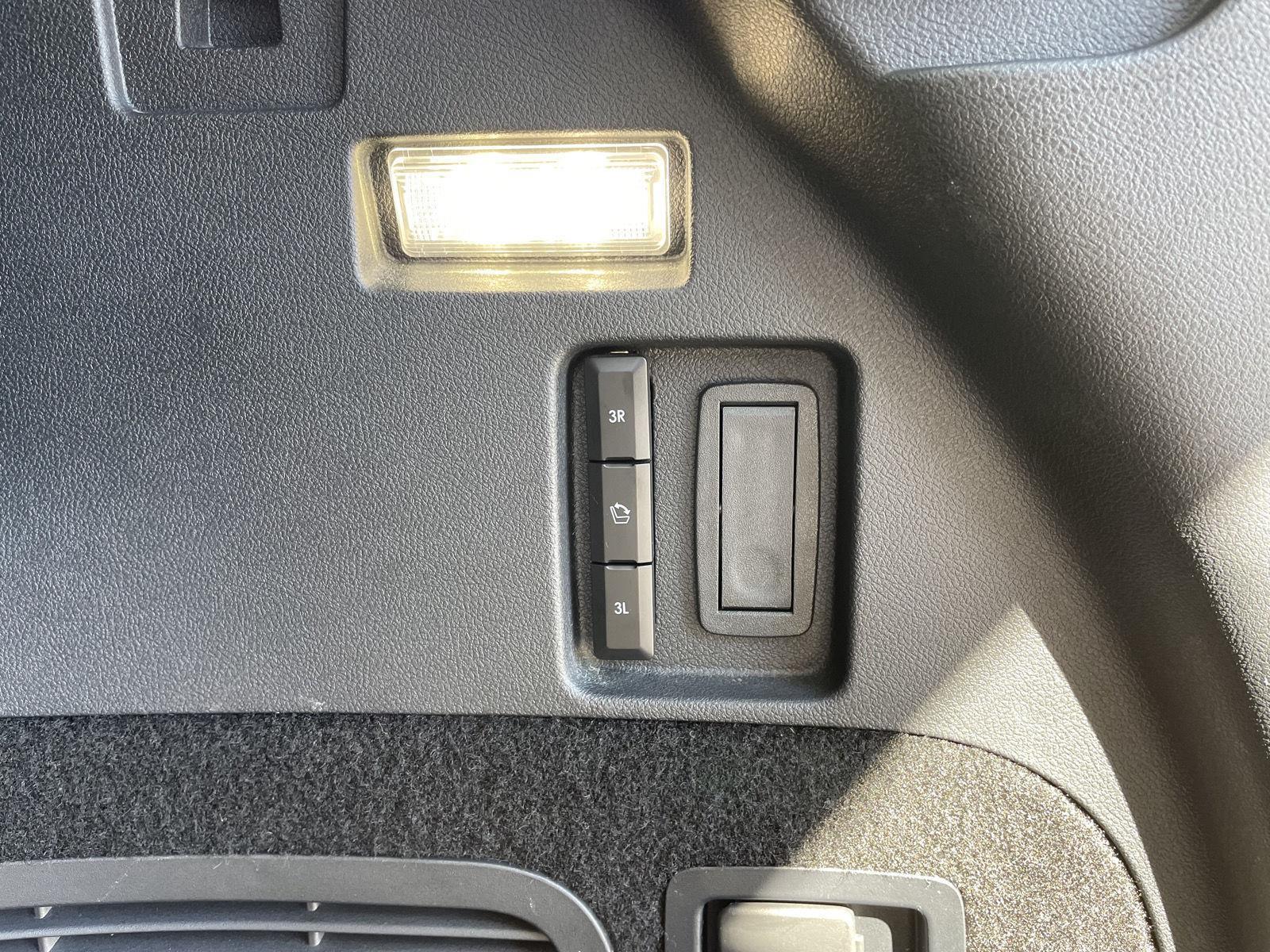 Vehicle photo 40