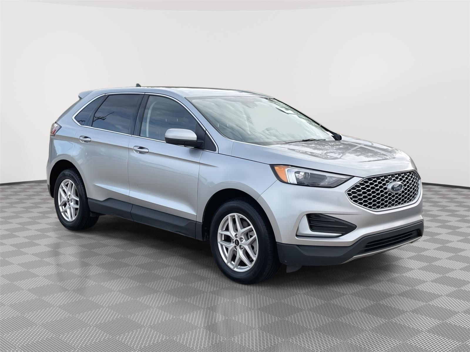 Vehicle photo 5