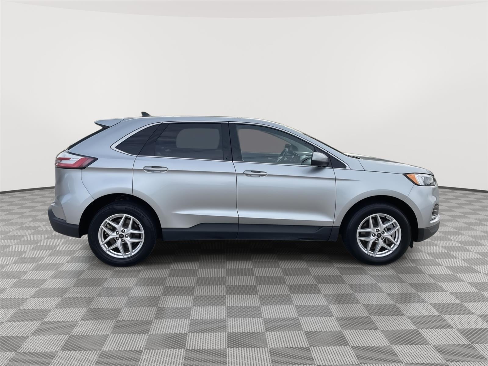 Vehicle photo 6
