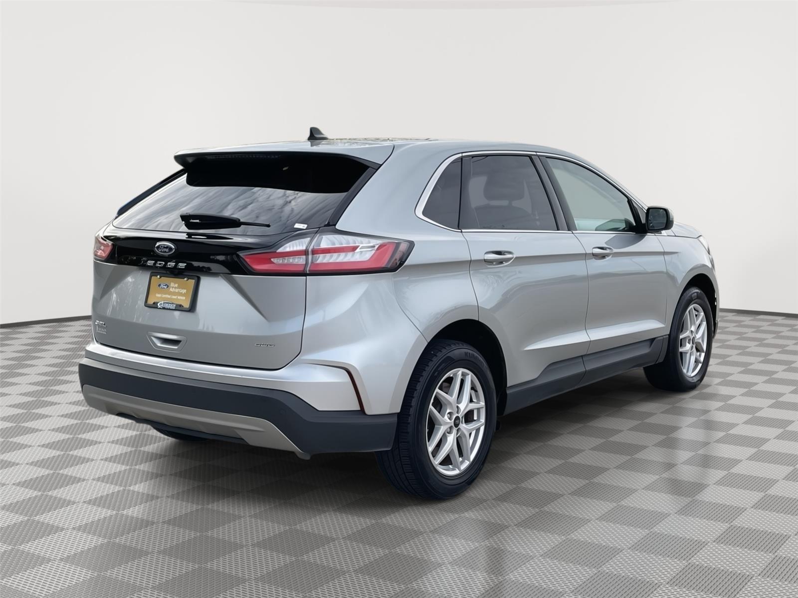 Vehicle photo 7