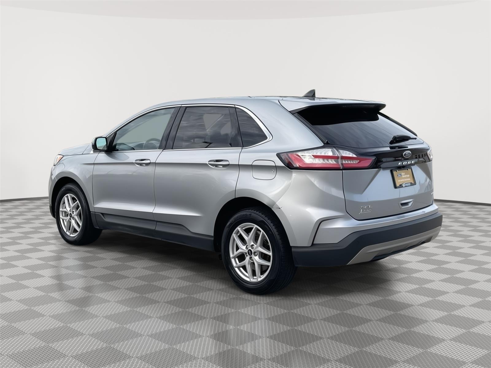 Vehicle photo 9