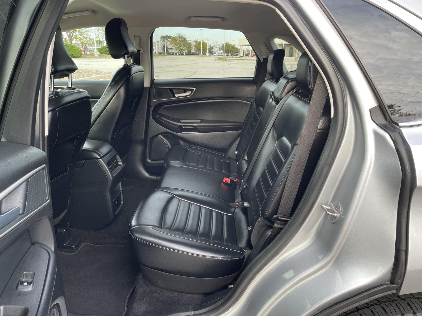 Vehicle photo 21