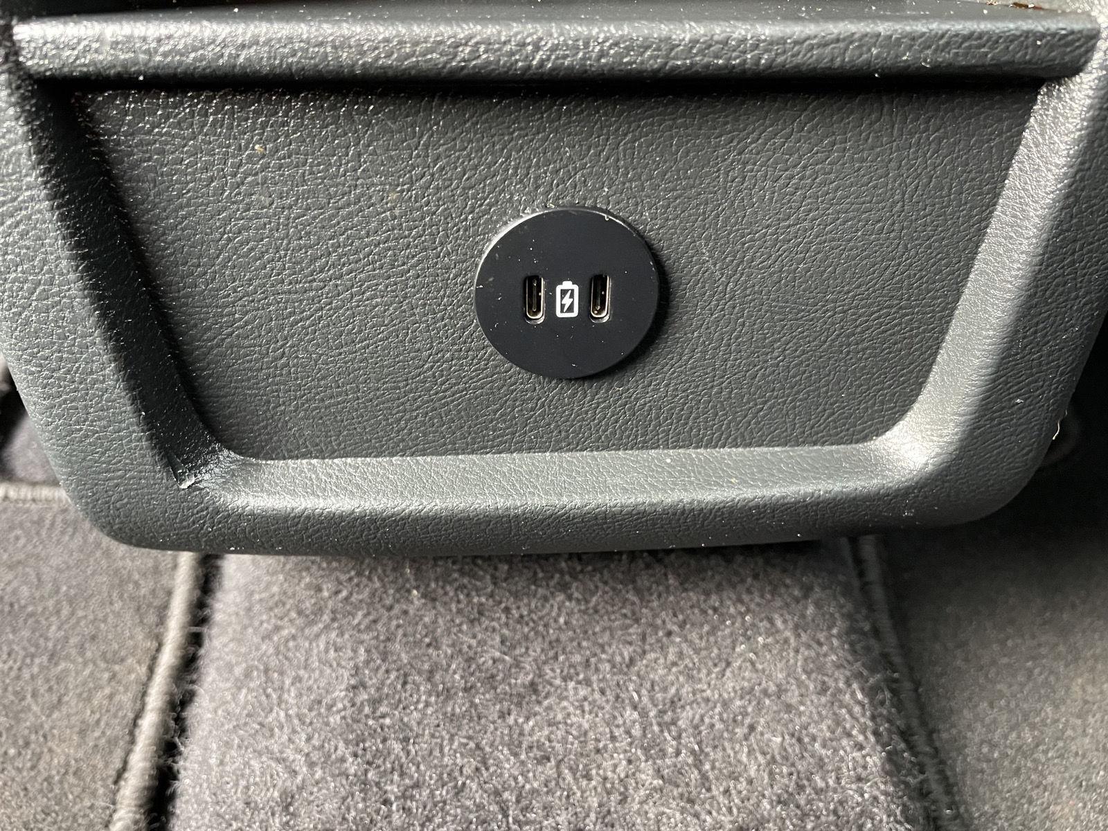 Vehicle photo 23