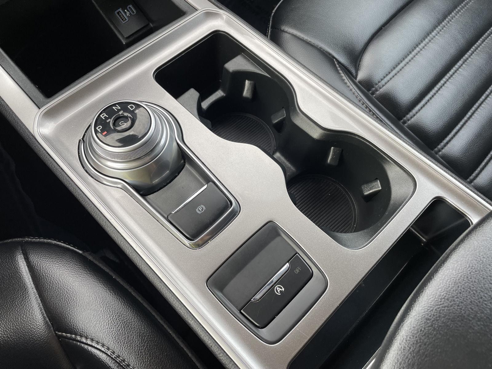 Vehicle photo 25