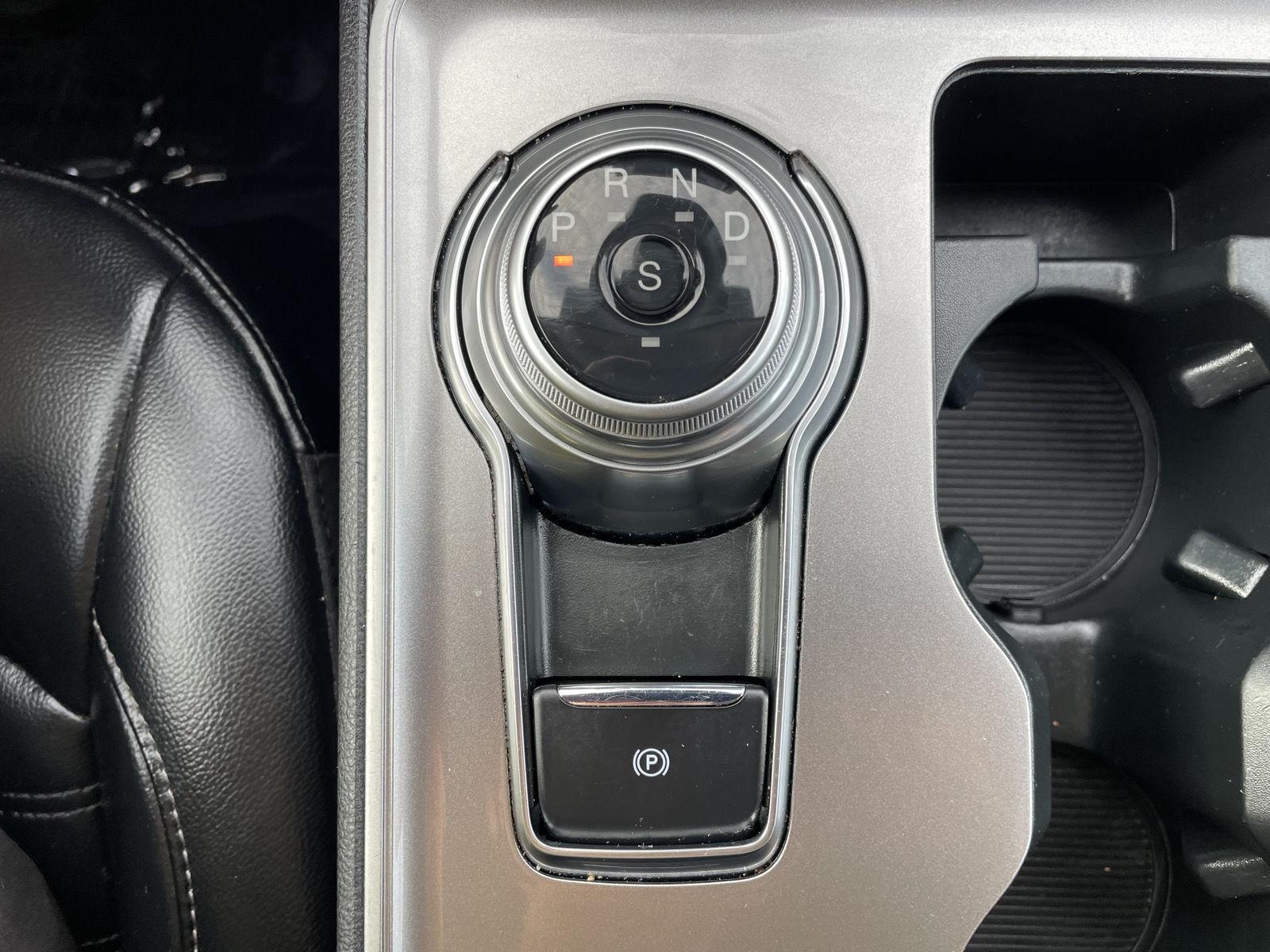 Vehicle photo 26