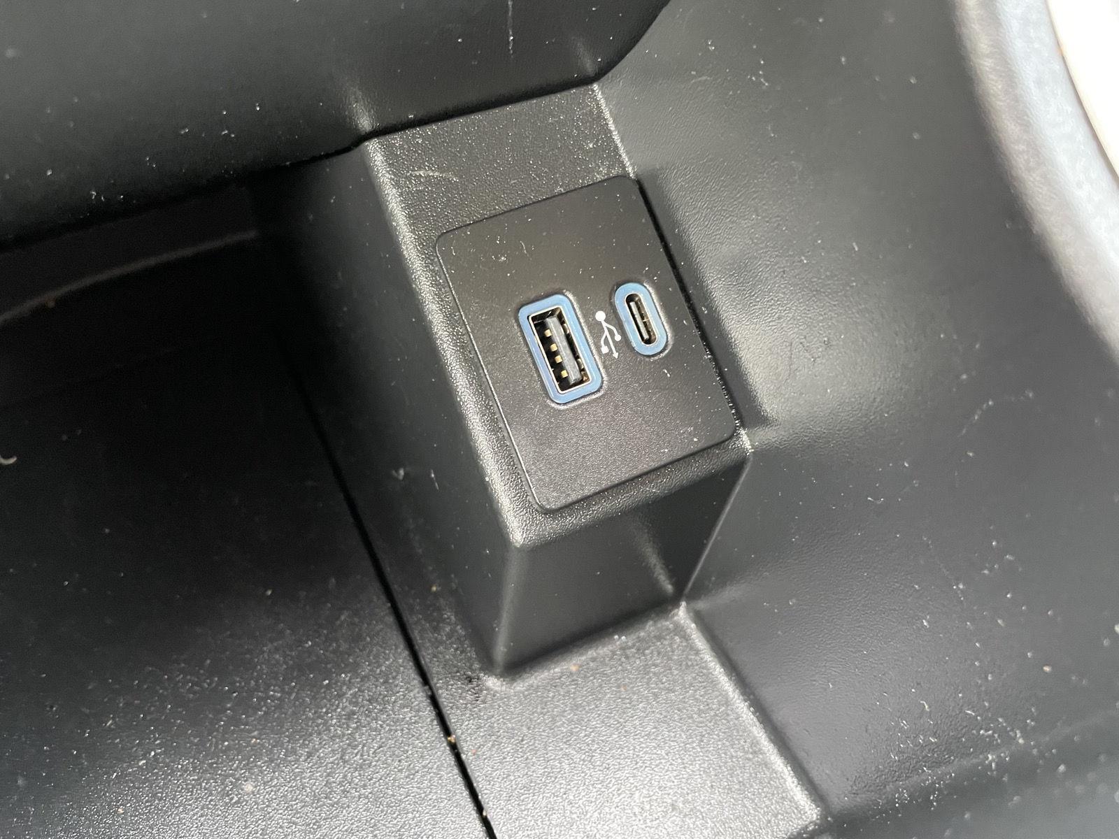 Vehicle photo 27