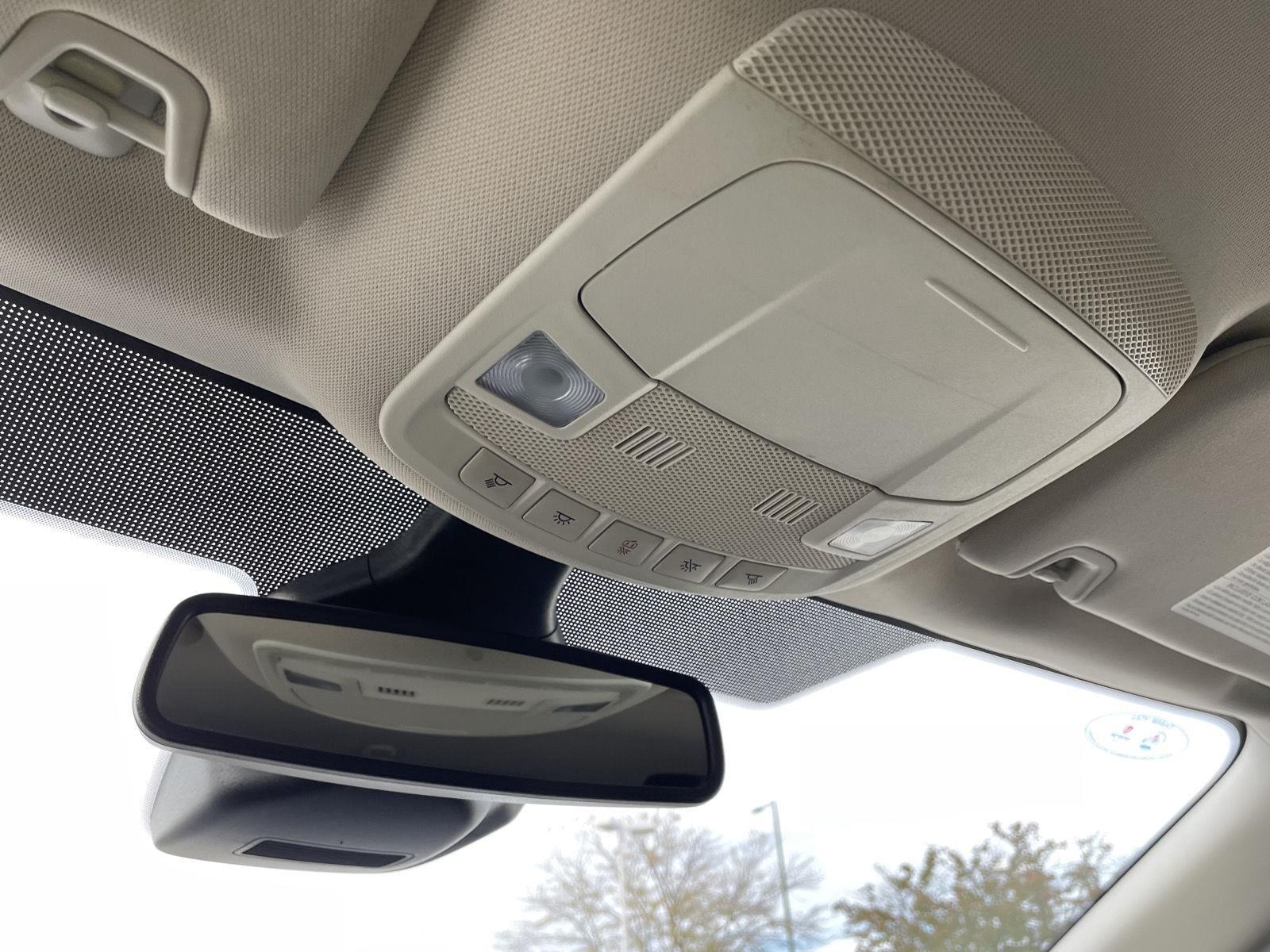 Vehicle photo 32