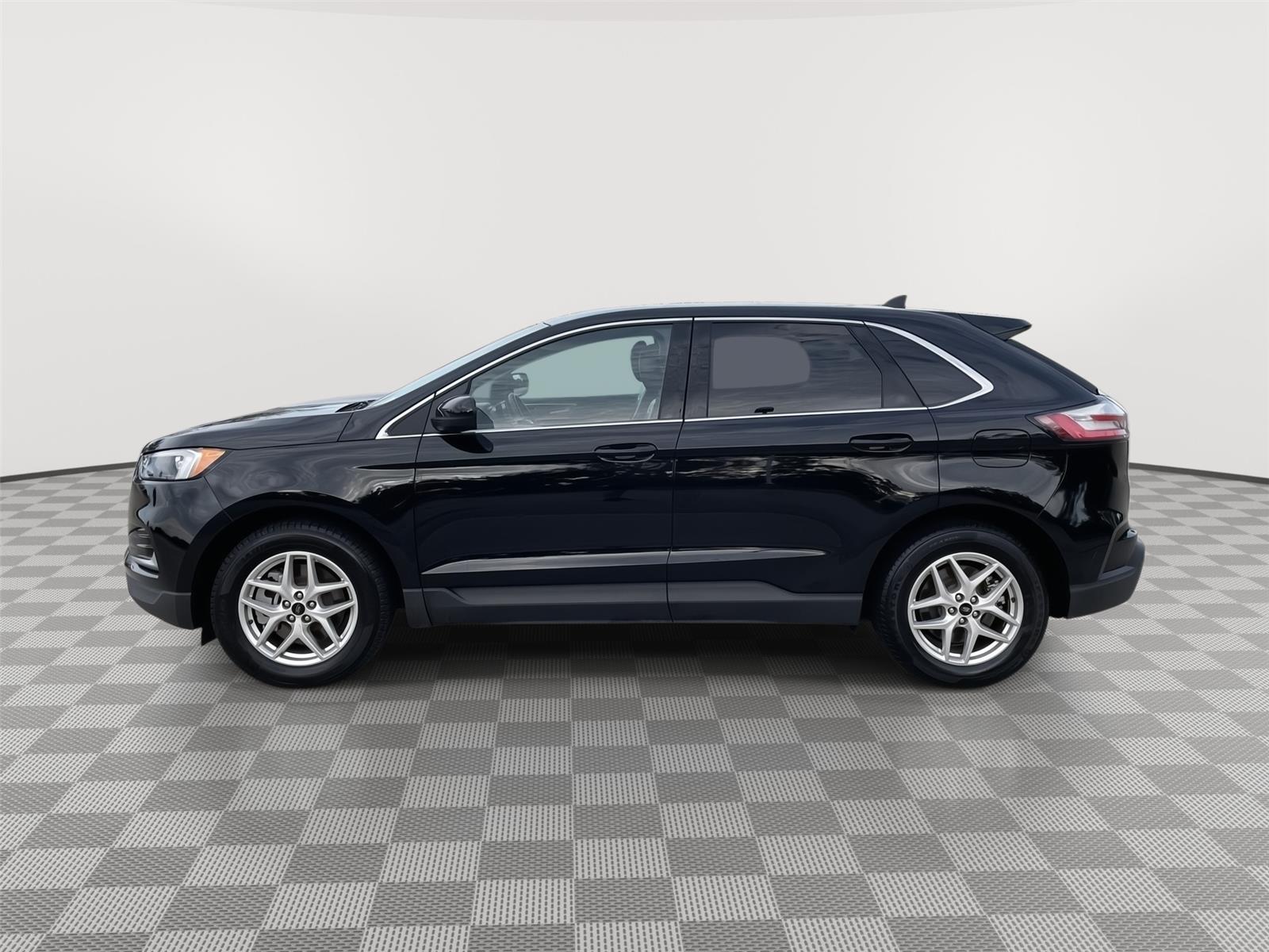 Vehicle photo 2
