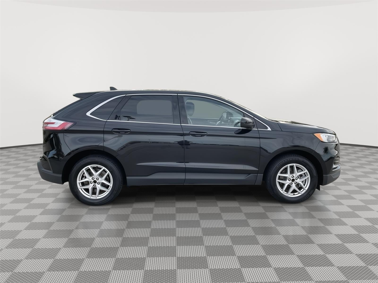 Vehicle photo 6