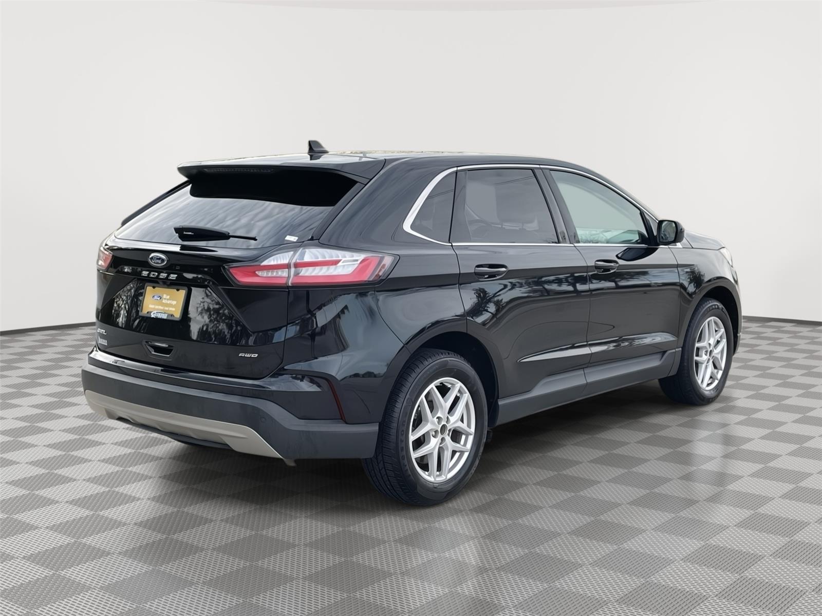 Vehicle photo 7