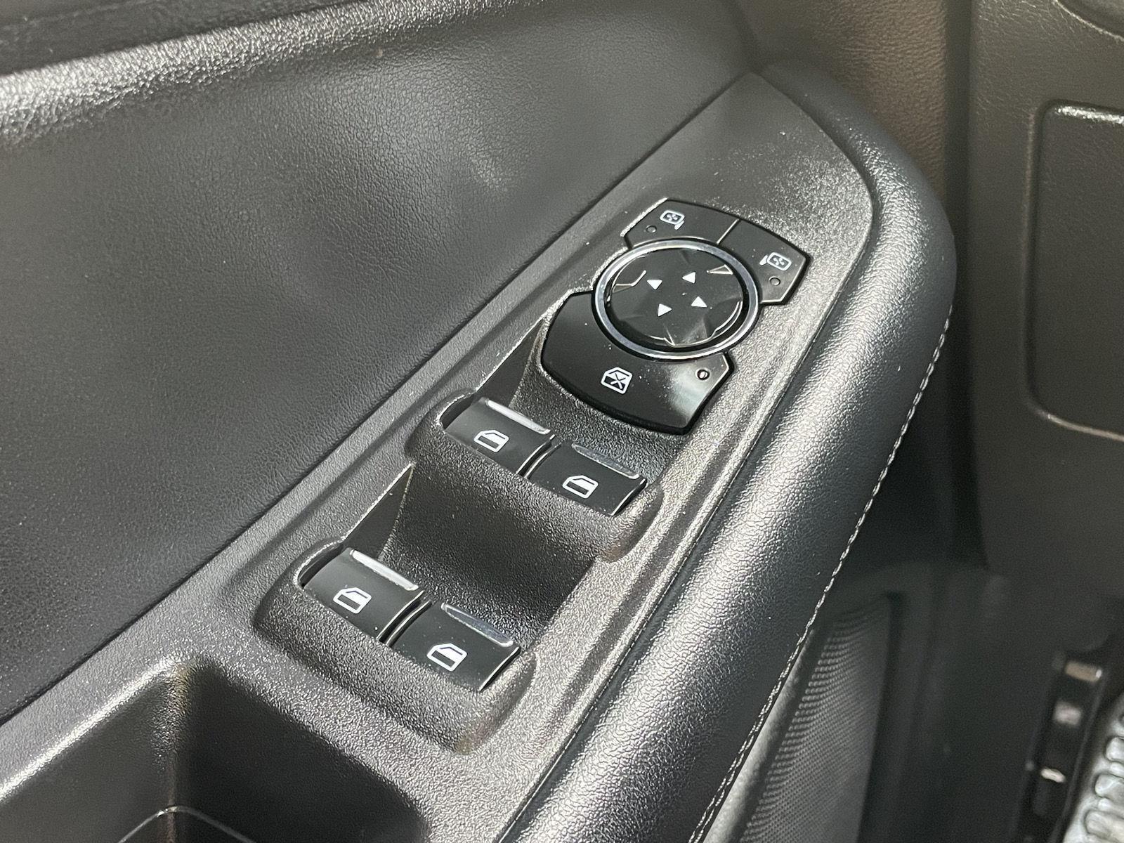 Vehicle photo 17