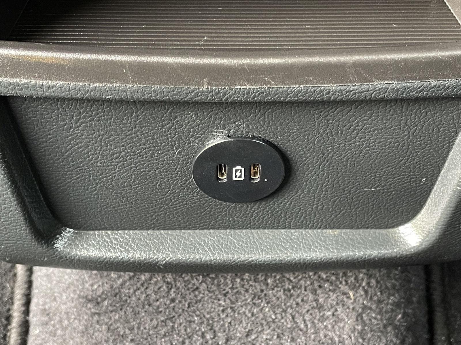 Vehicle photo 23