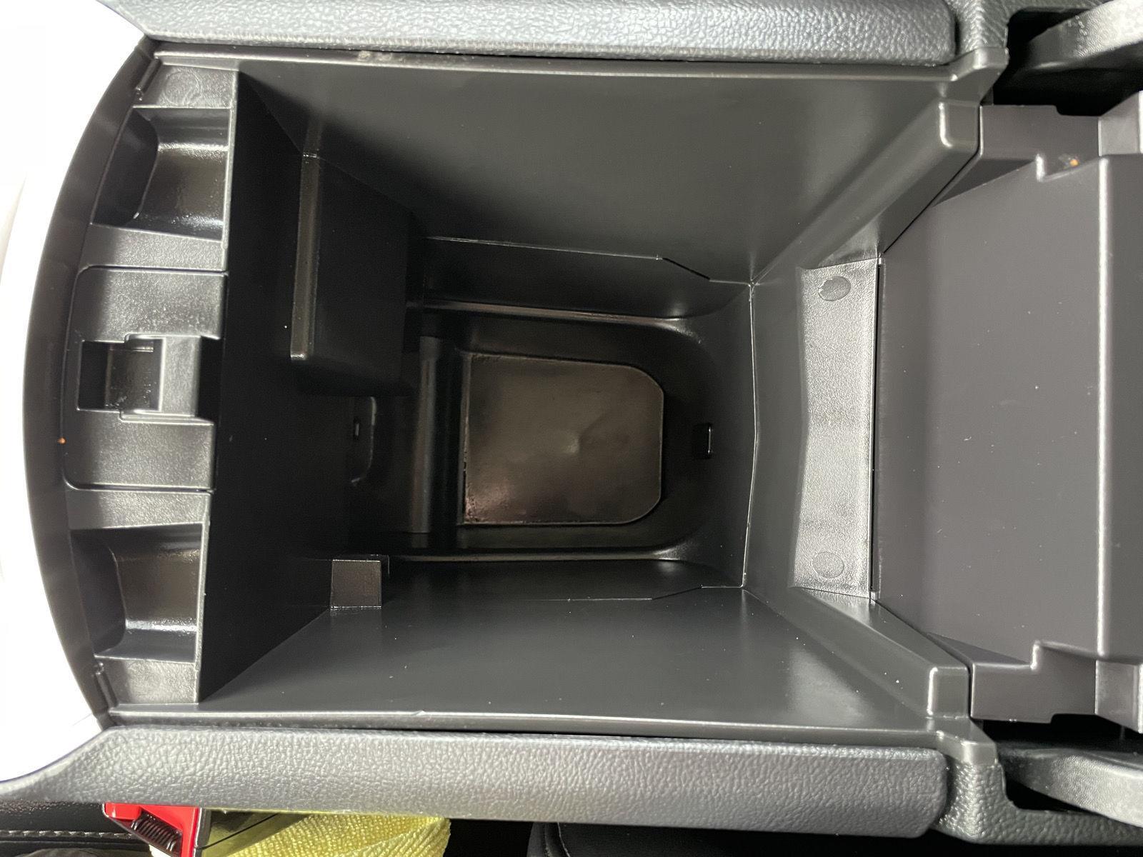 Vehicle photo 24