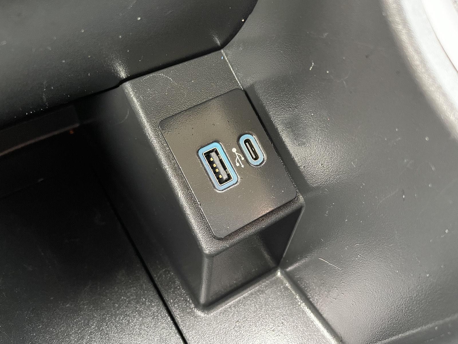 Vehicle photo 27