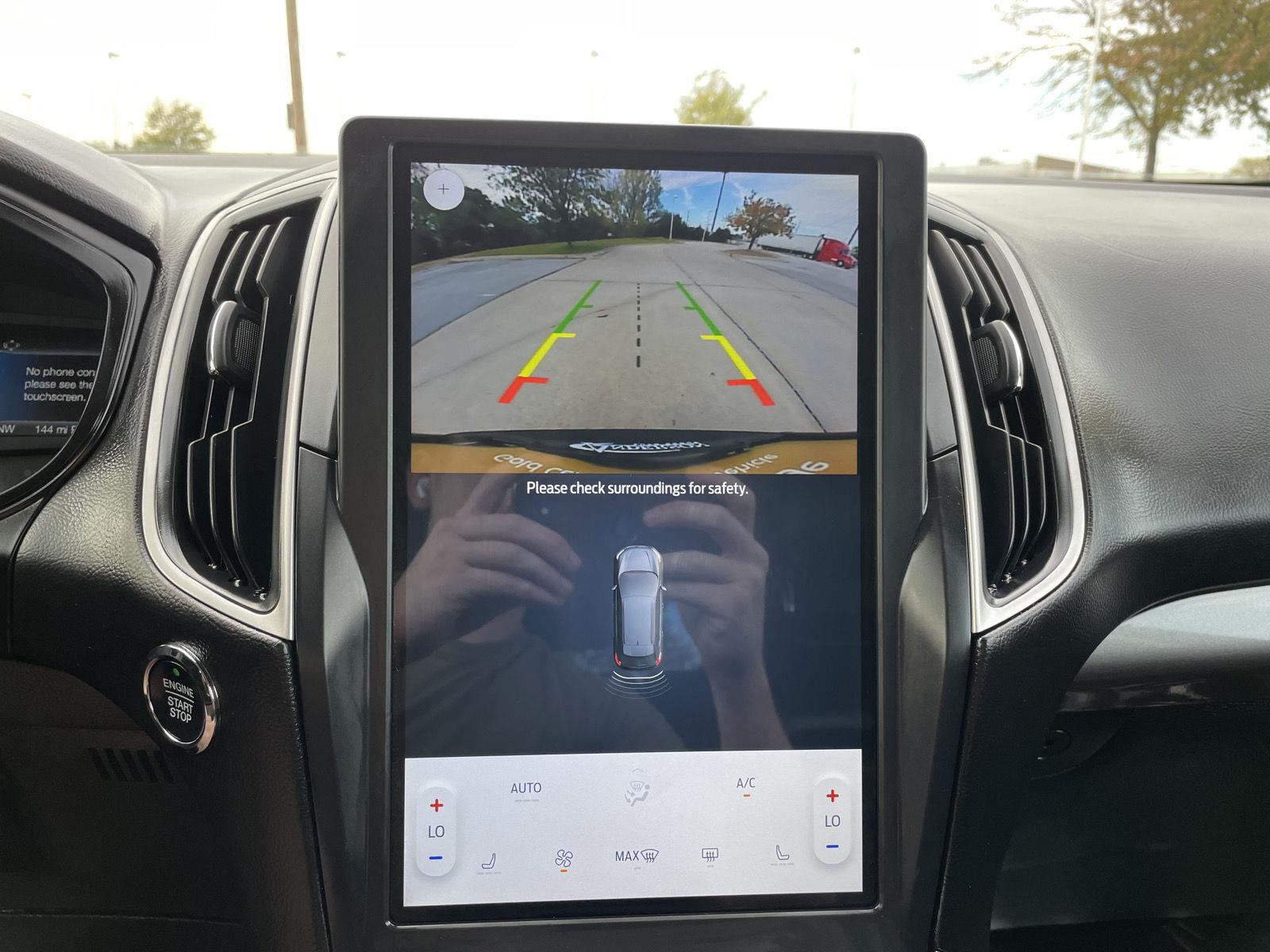 Vehicle photo 30